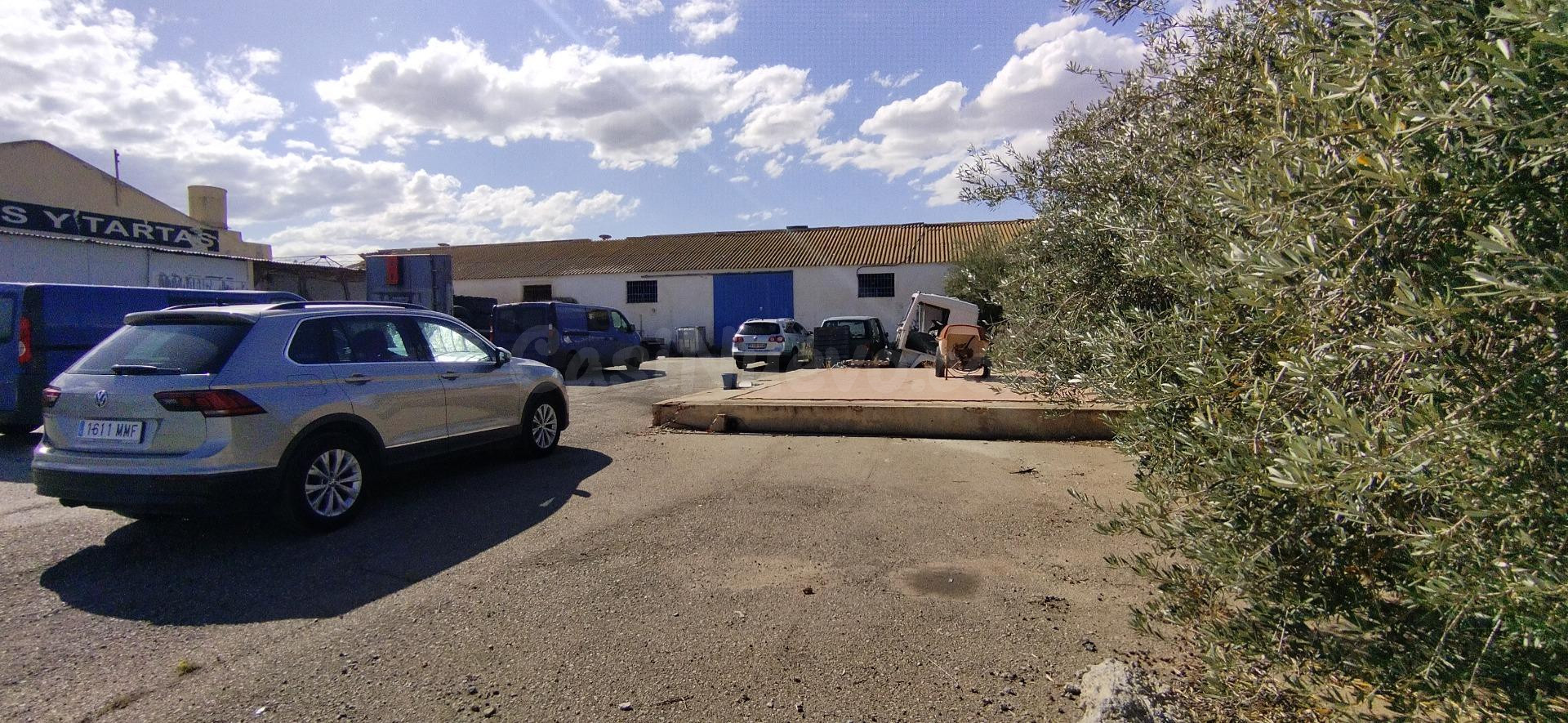 Nave industrial 200m² en venta - Calasparra - foto 3