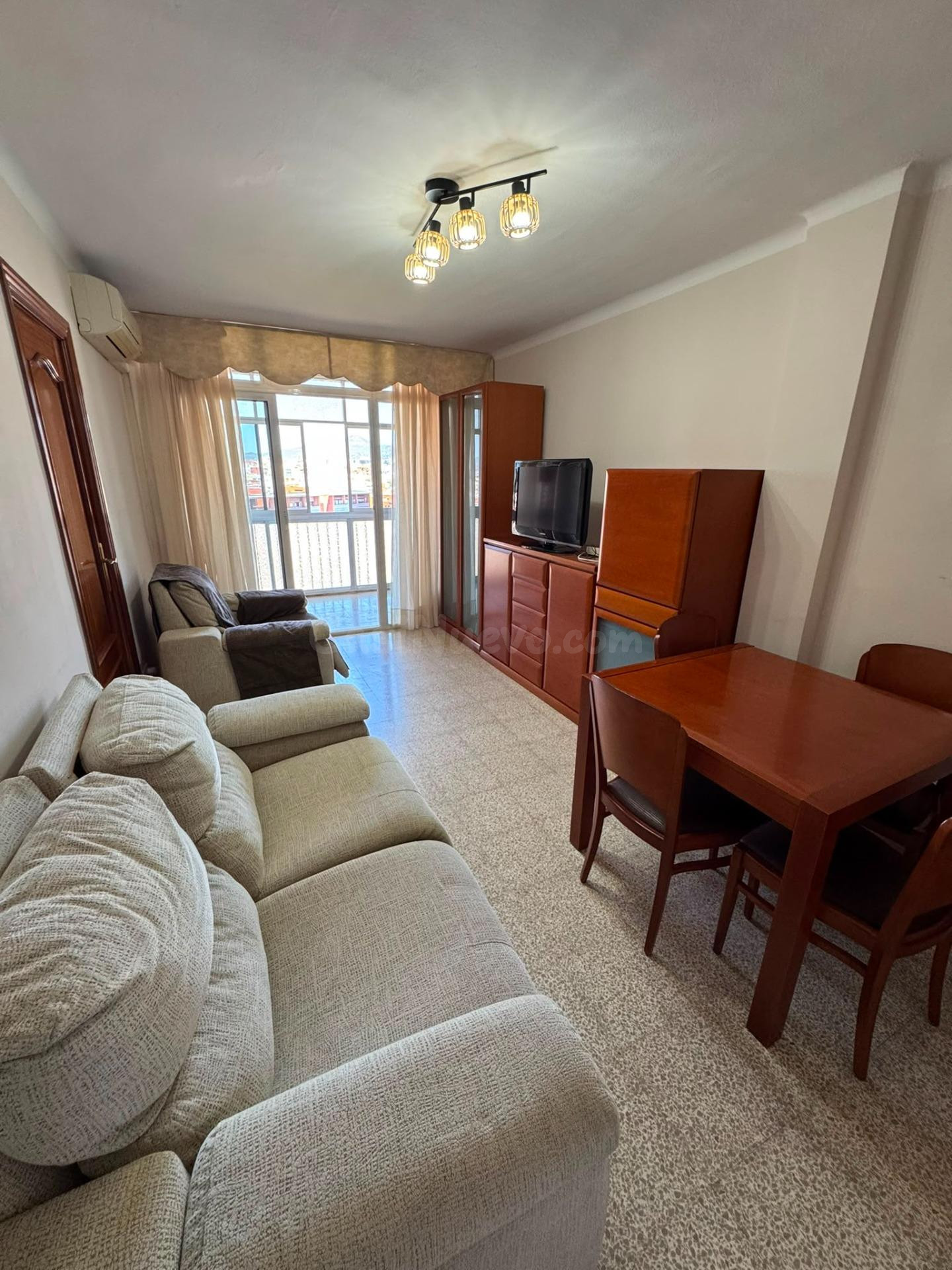 BONITO PISO PARA ENTRAR A VIVIR EN BARRIO GAVARRA EN CORNELL