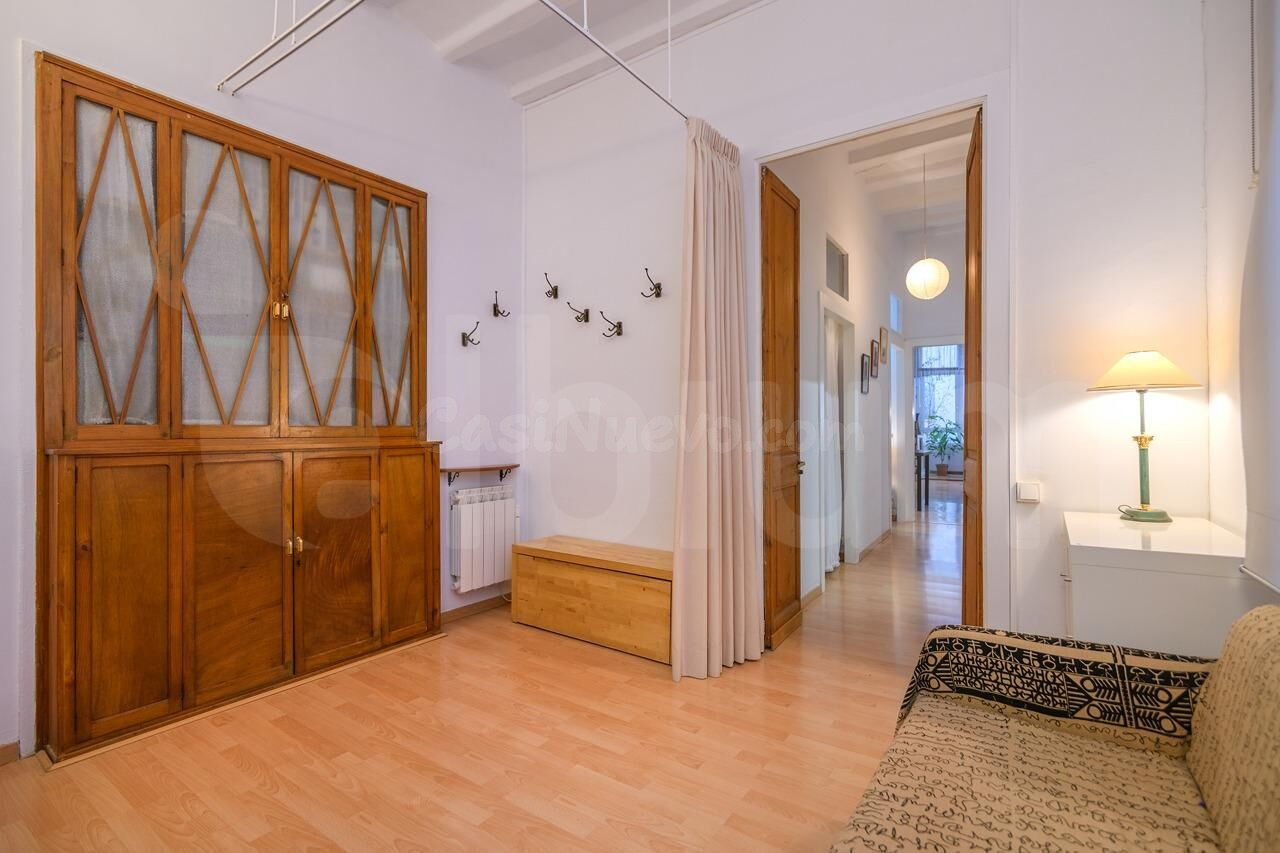 Tu vivienda con encanto y terraza privada junto al Palau de  - foto 4