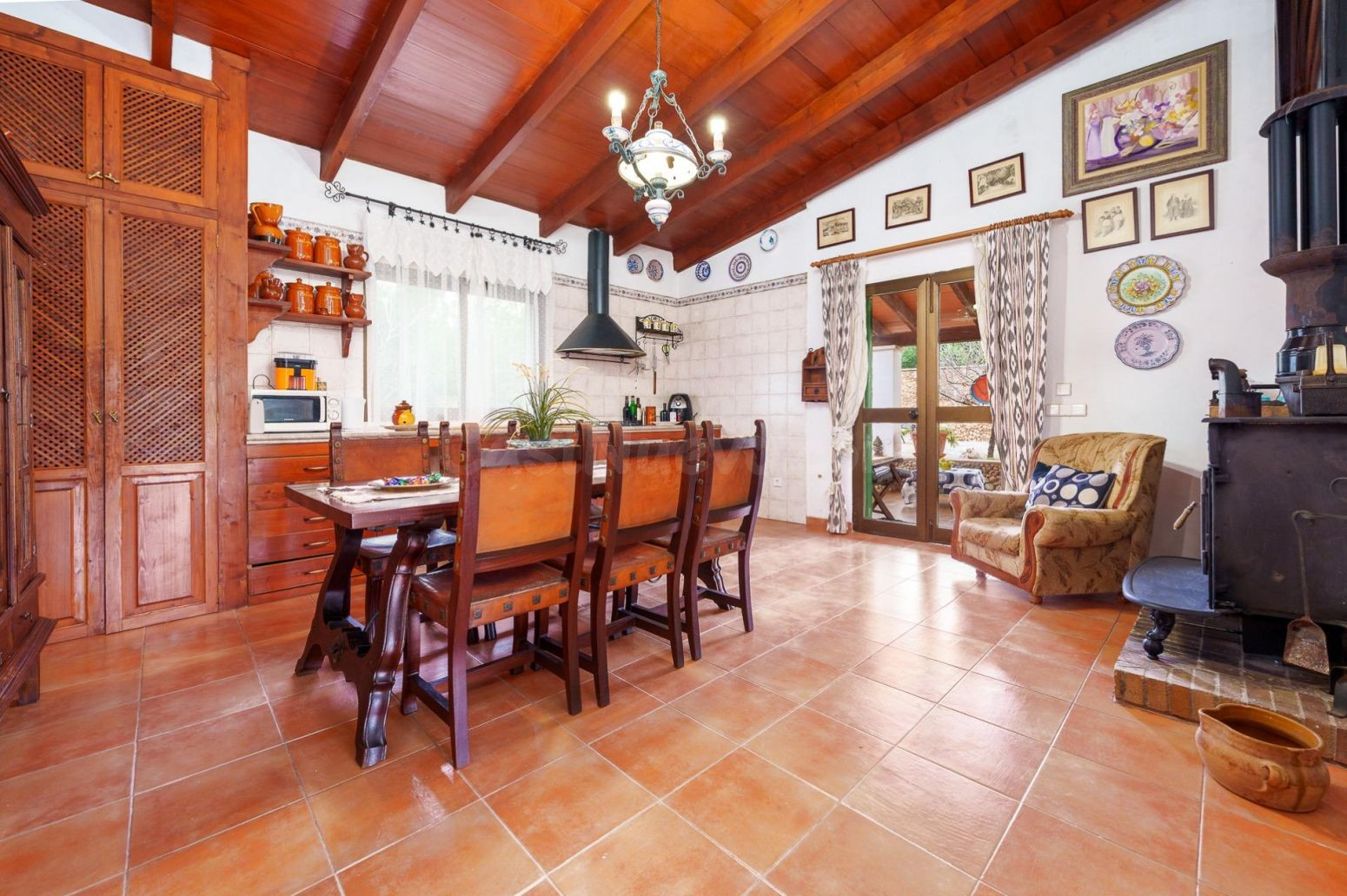 Finca Rústica con Múltiples Edificaciones y Gran Potencial. - foto 4