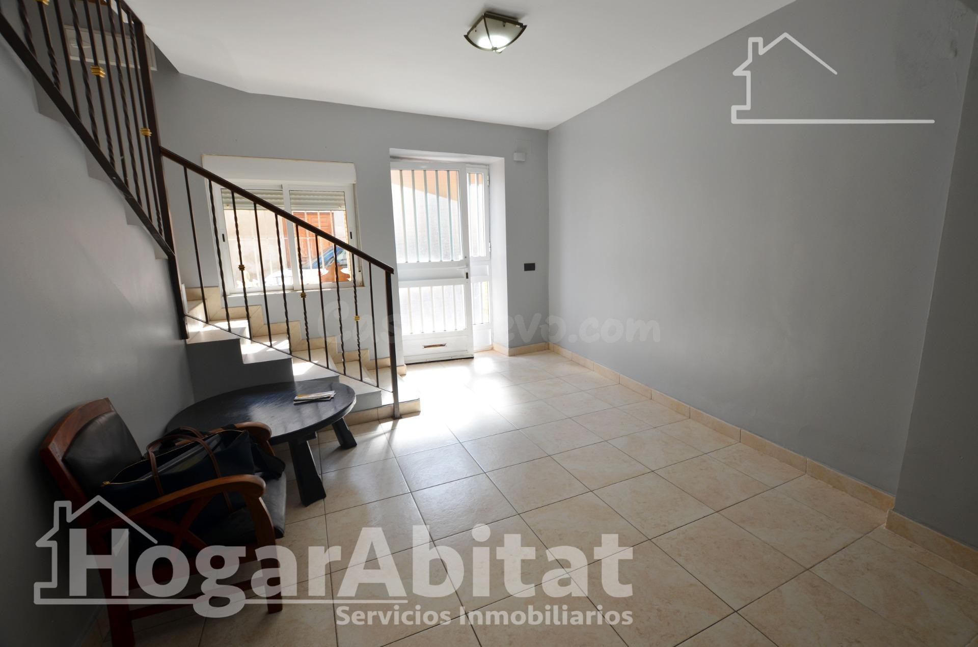 ¡MAGNÍFICO ADOSADO! AMPLIO Y LUMINOSO CON TERRAZA Y TRASTERO - foto 3