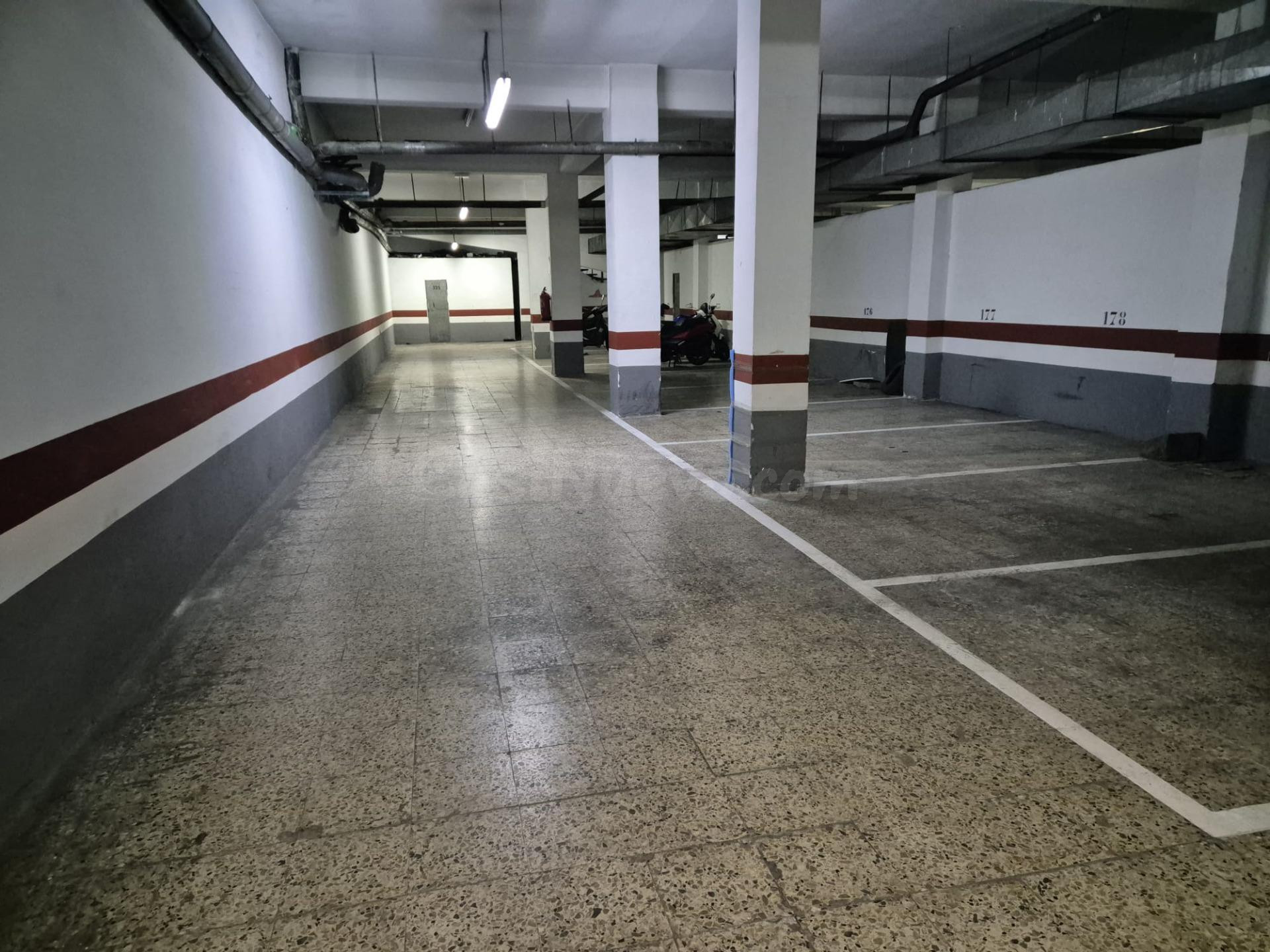Plaza de Garaje Junto al Colegio Santo Domingo de Silos - foto 5