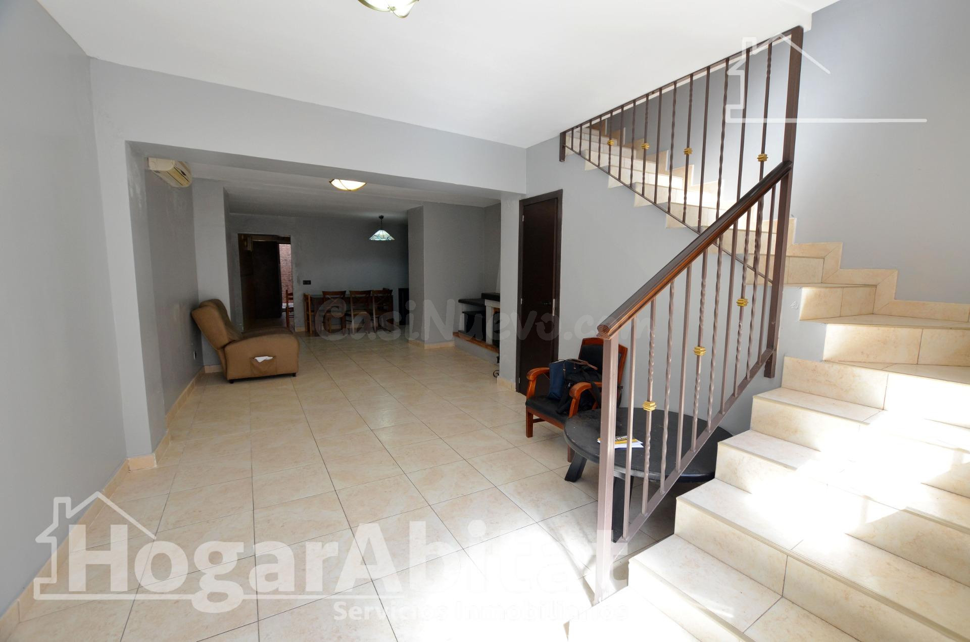 ¡MAGNÍFICO ADOSADO! AMPLIO Y LUMINOSO CON TERRAZA Y TRASTERO - foto 2