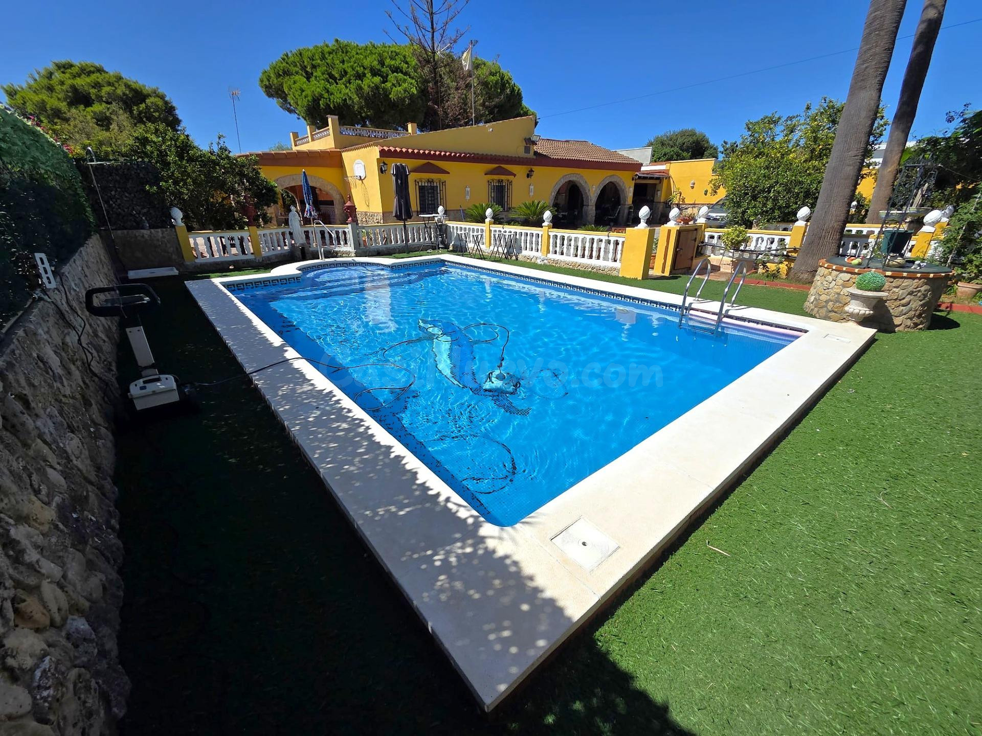 EXCELENTE OPORTUNIDAD 2X1  ¡ESPACIOSO CHALET CON PISCINA EN PARCELA SEGREGADA SITUADA EN EL SOTILLO!