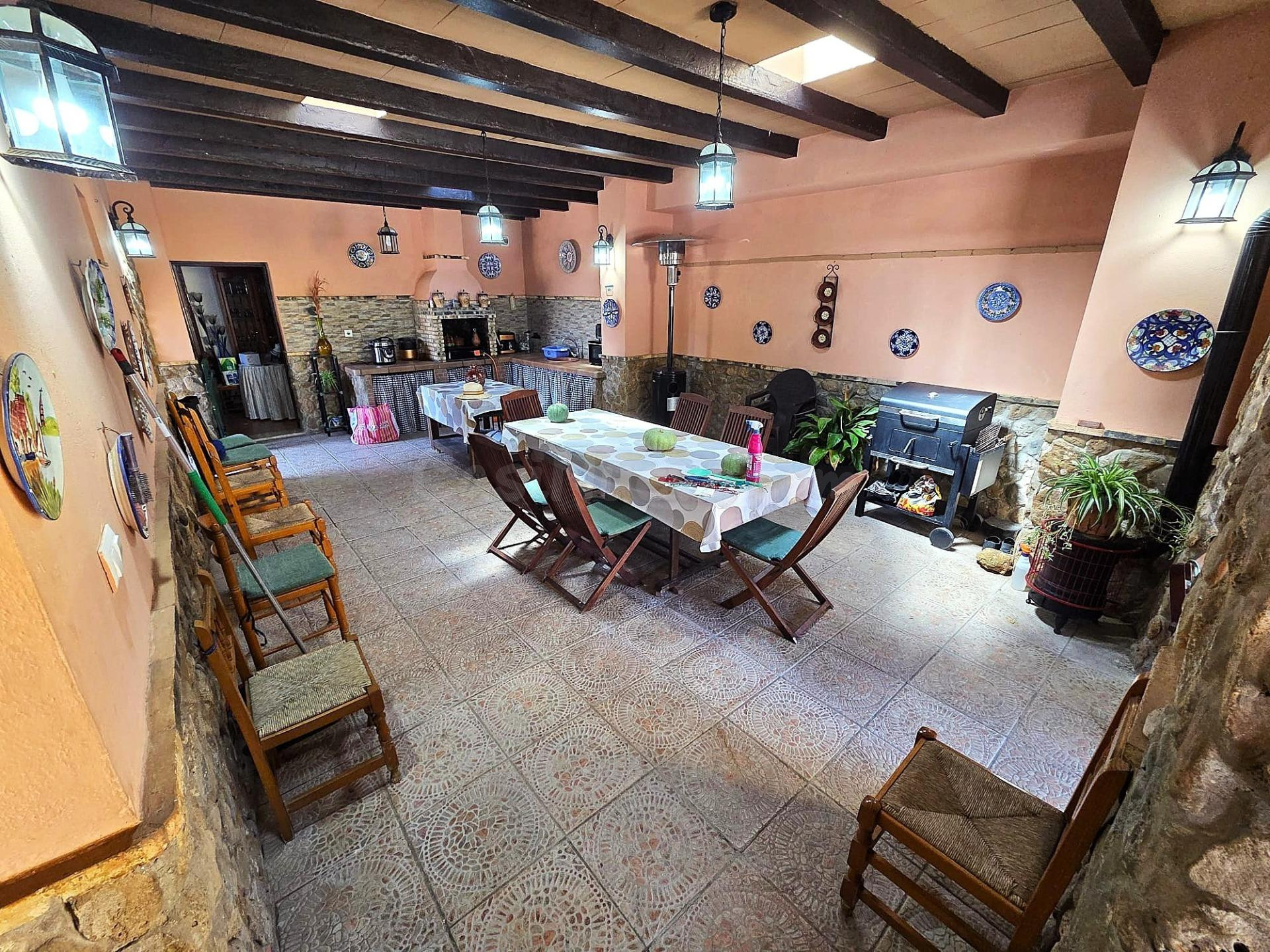 EXCELENTE OPORTUNIDAD 2X1  ¡ESPACIOSO CHALET CON PISCINA EN PARCELA SEGREGADA SITUADA EN EL SOTILLO! - foto 5