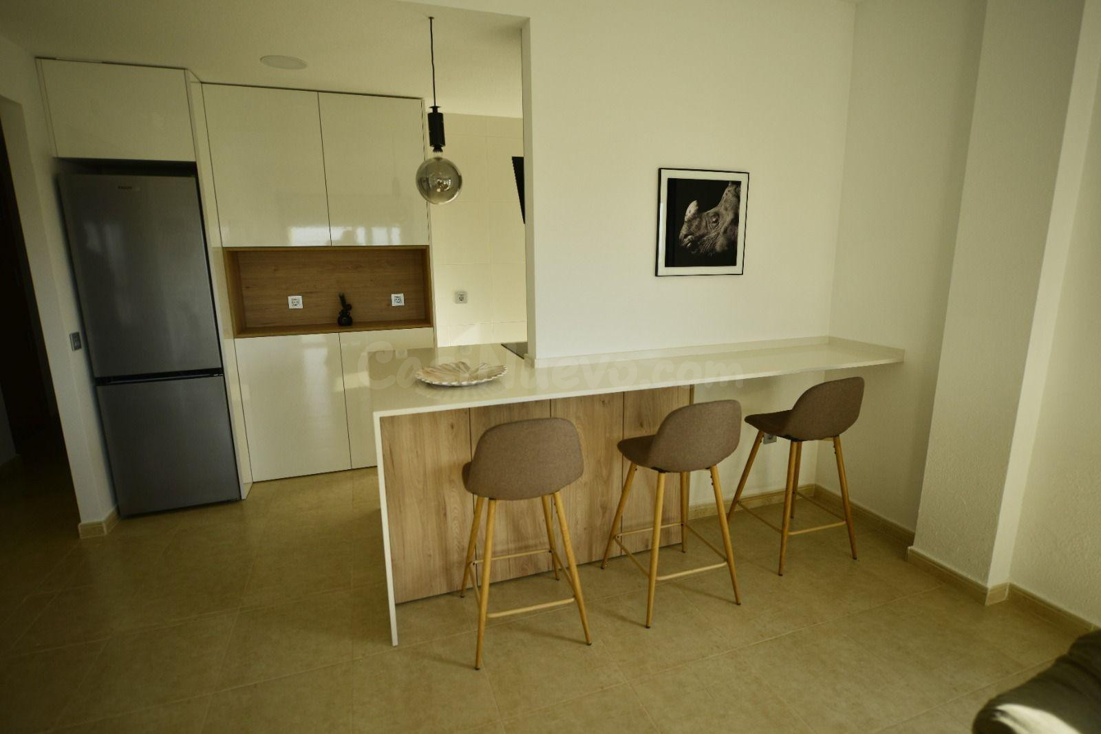 Apartamento exterior junto al tranvía | Piscina, gimnasio y  - foto 2
