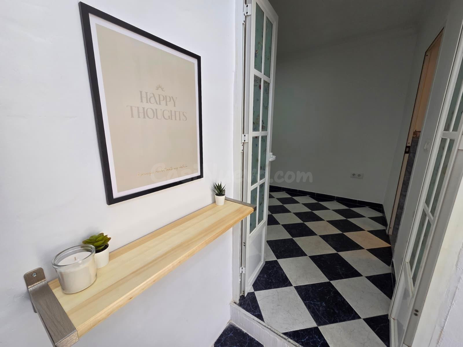 CASA DE DOS PLANTAS MUY CERCANA AL CENTRO CON 5 DORMITORIOS - foto 3