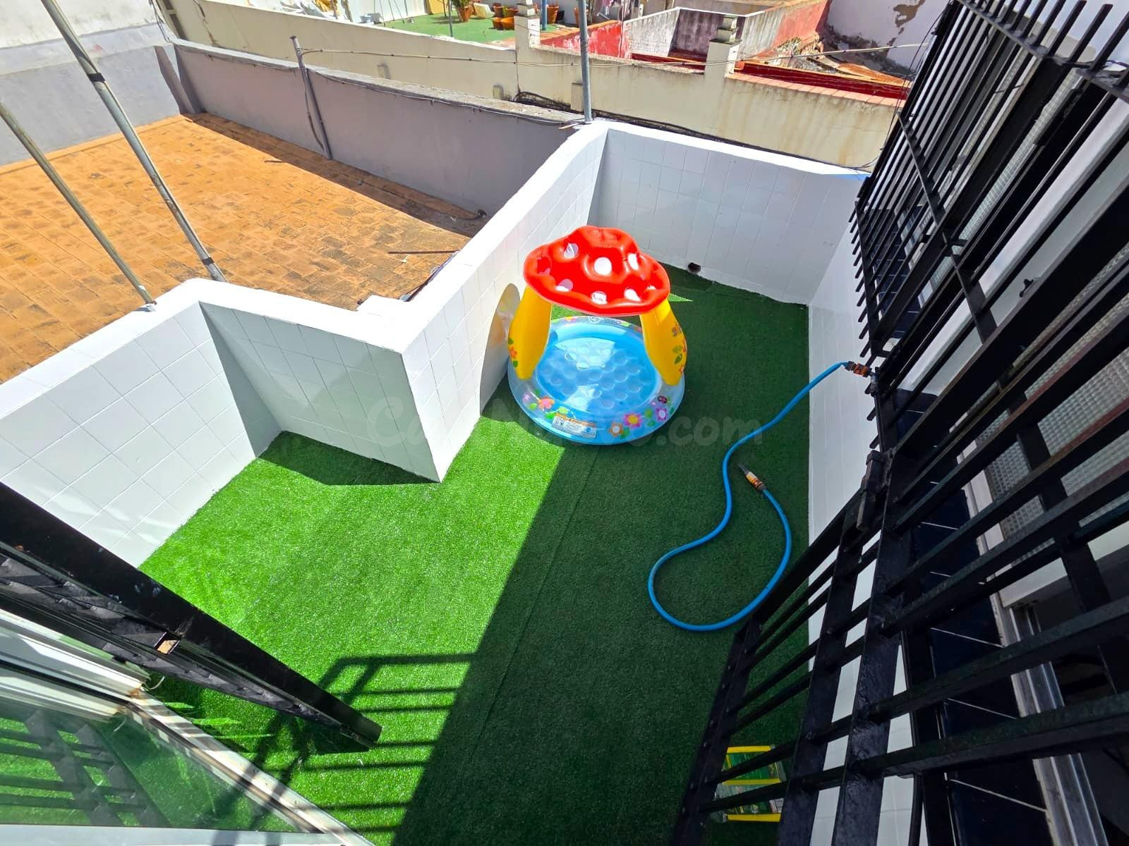CASA DE DOS PLANTAS MUY CERCANA AL CENTRO CON 5 DORMITORIOS - foto 5