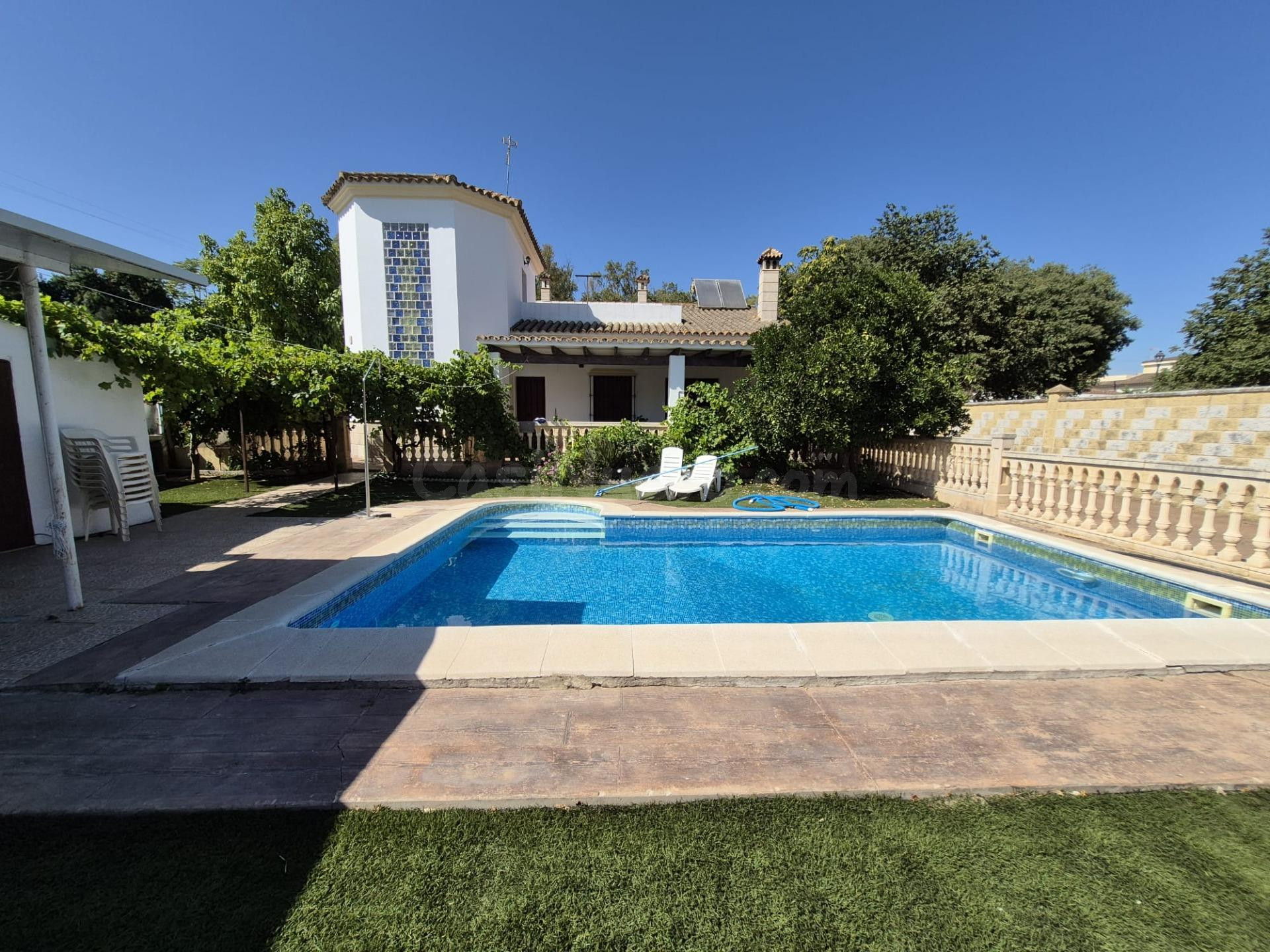 SE VENDE CHALET EN ZONA JUNTA DE LOS RÍOS
