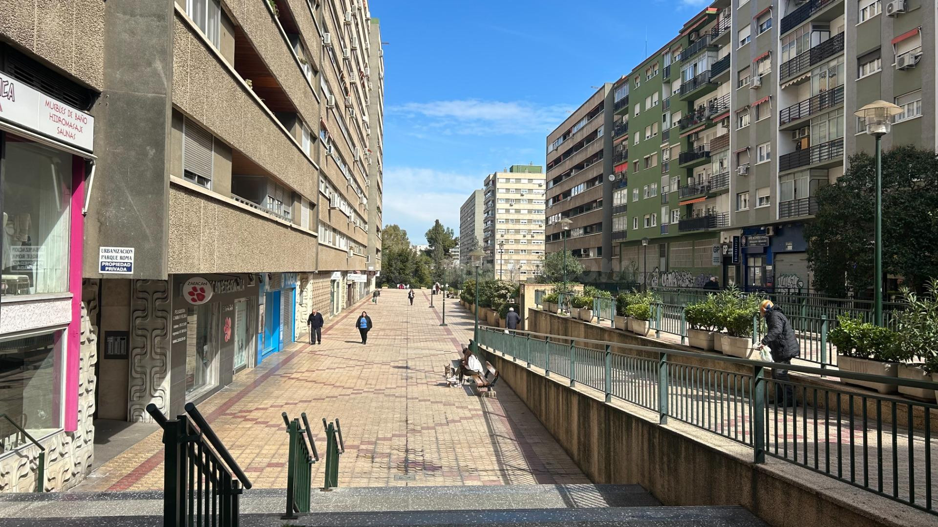 Garaje con trastero en Plaza Roma – Urbanización Parque Roma - foto 2