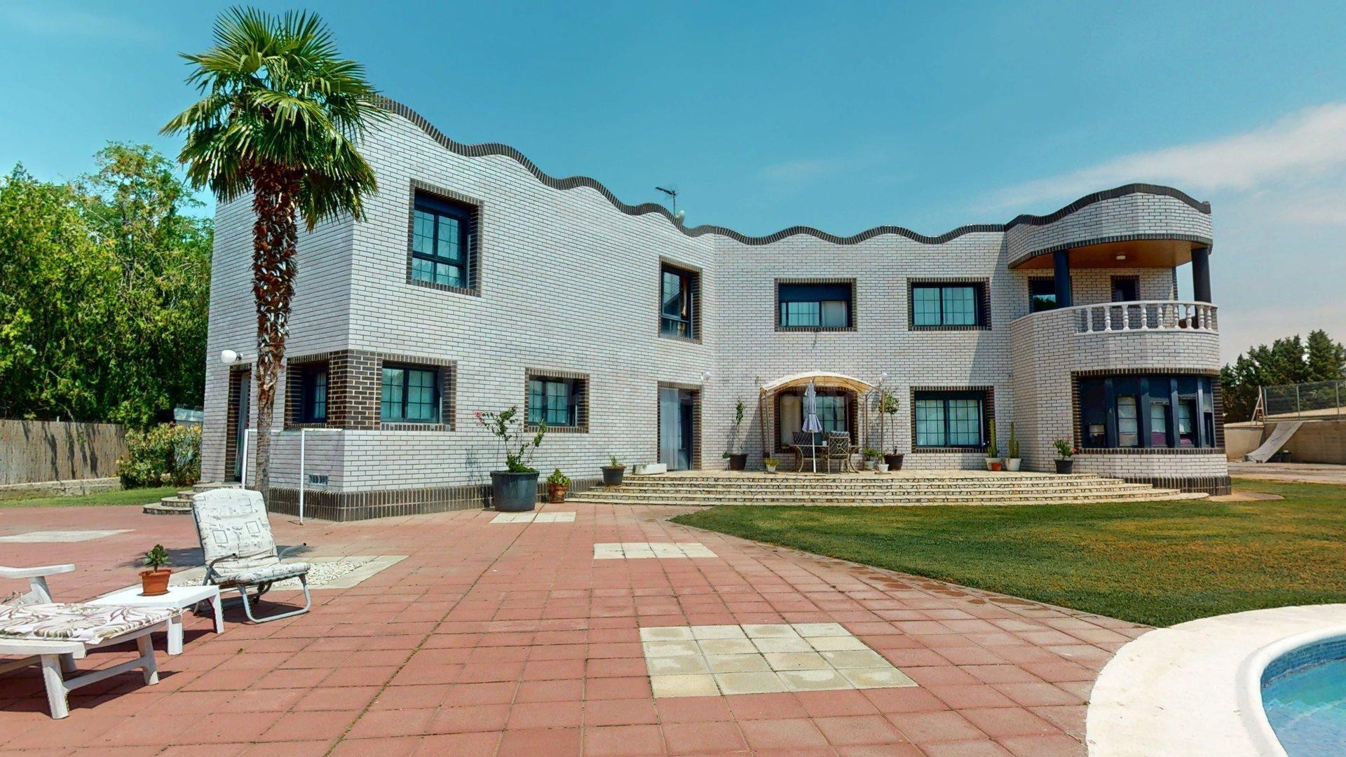 Chalet independiente con piscina y 2.660 m2 de parcela en Ga - foto 4