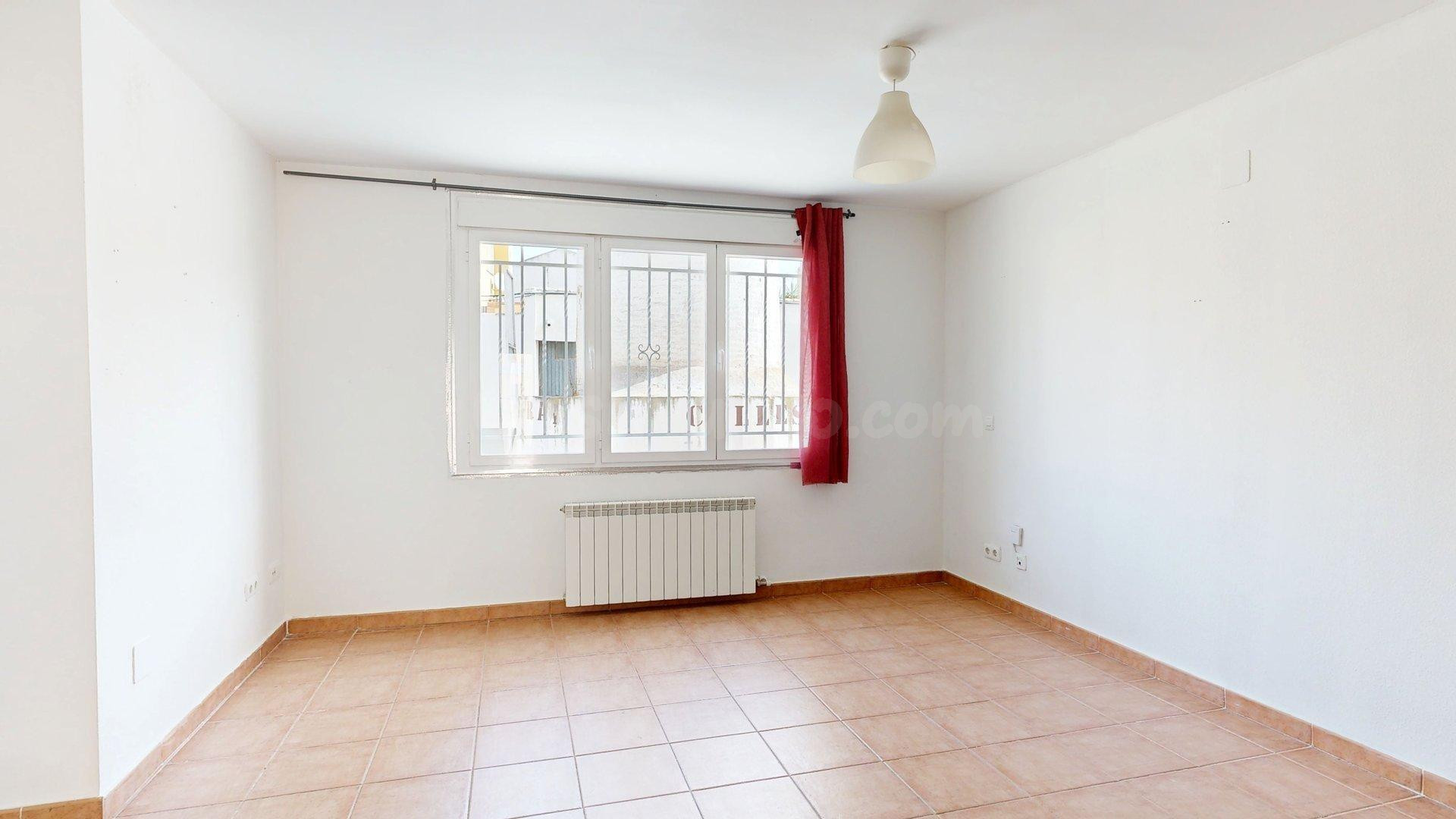 Chalet adosado en venta en Épila con 3 dormitorios, patio y  - foto 5