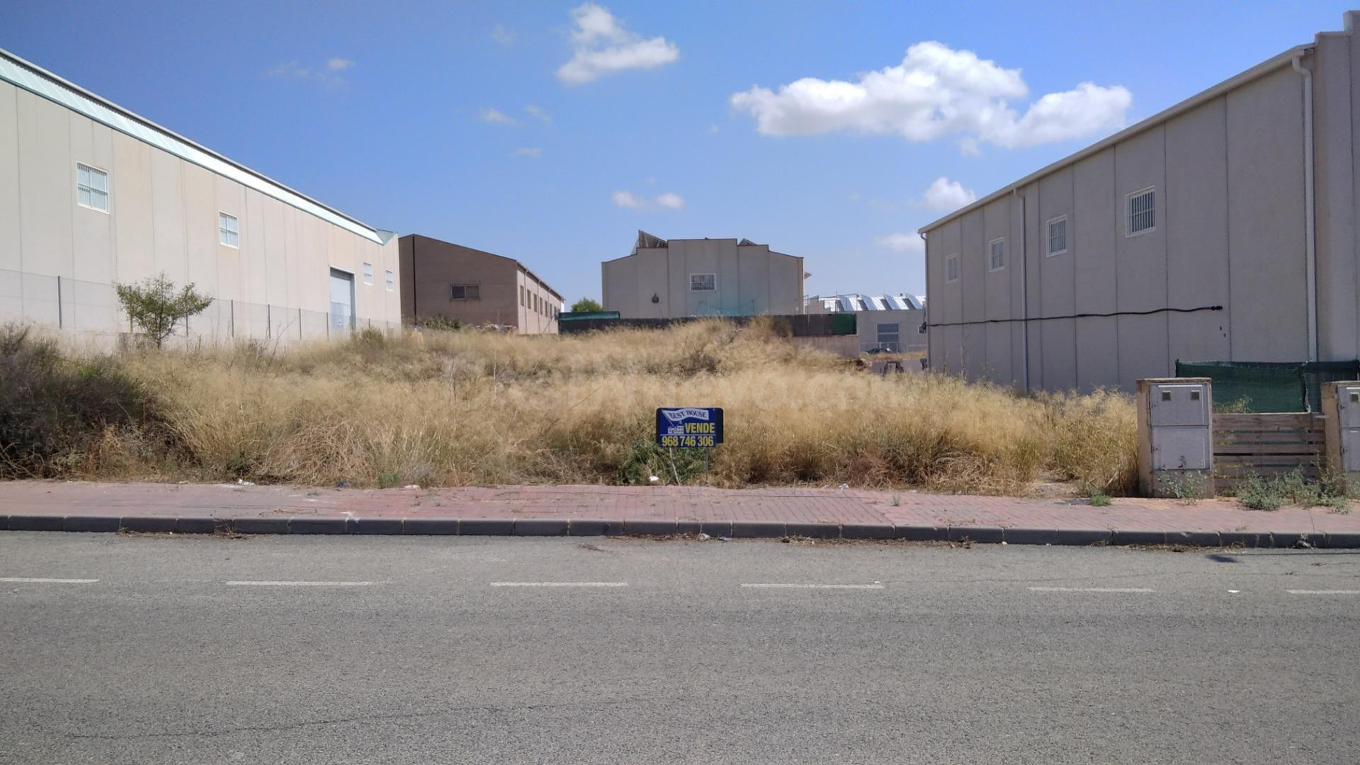 Terreno industrial 1520m² en venta - Calasparra