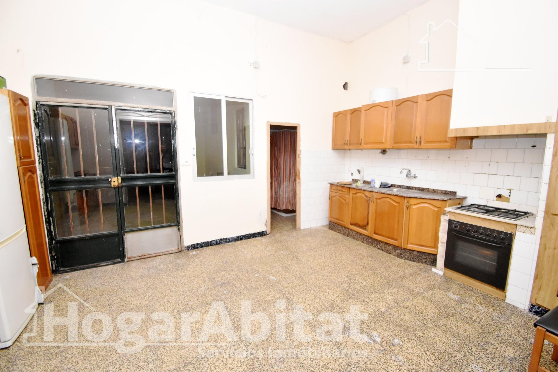 AMPLIA CASA CON TERRAZA PARA CREAR TU HOGAR DE ENSUEÑO