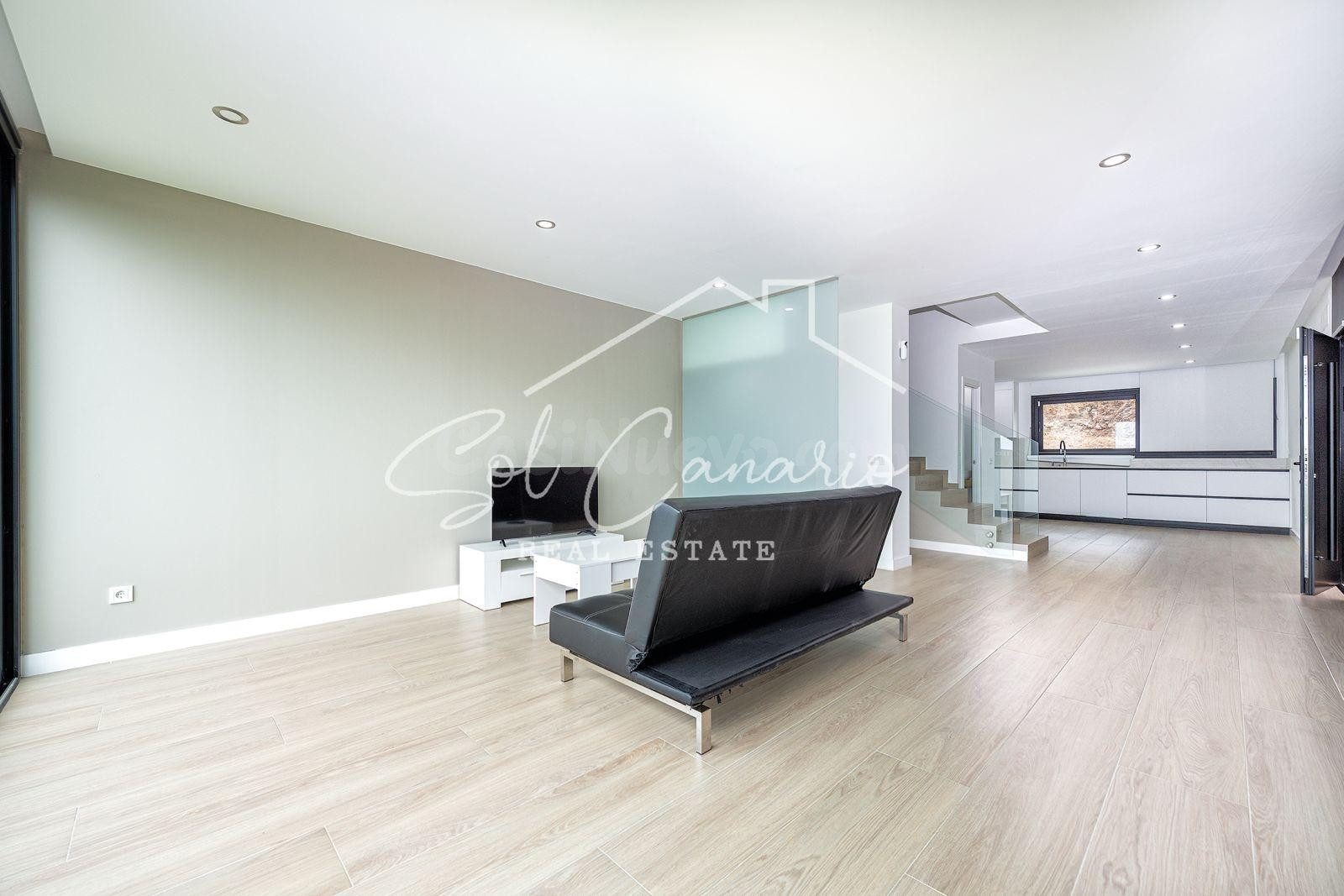 Chalet adosado en venta localizado en Santa María de Guía - foto 4