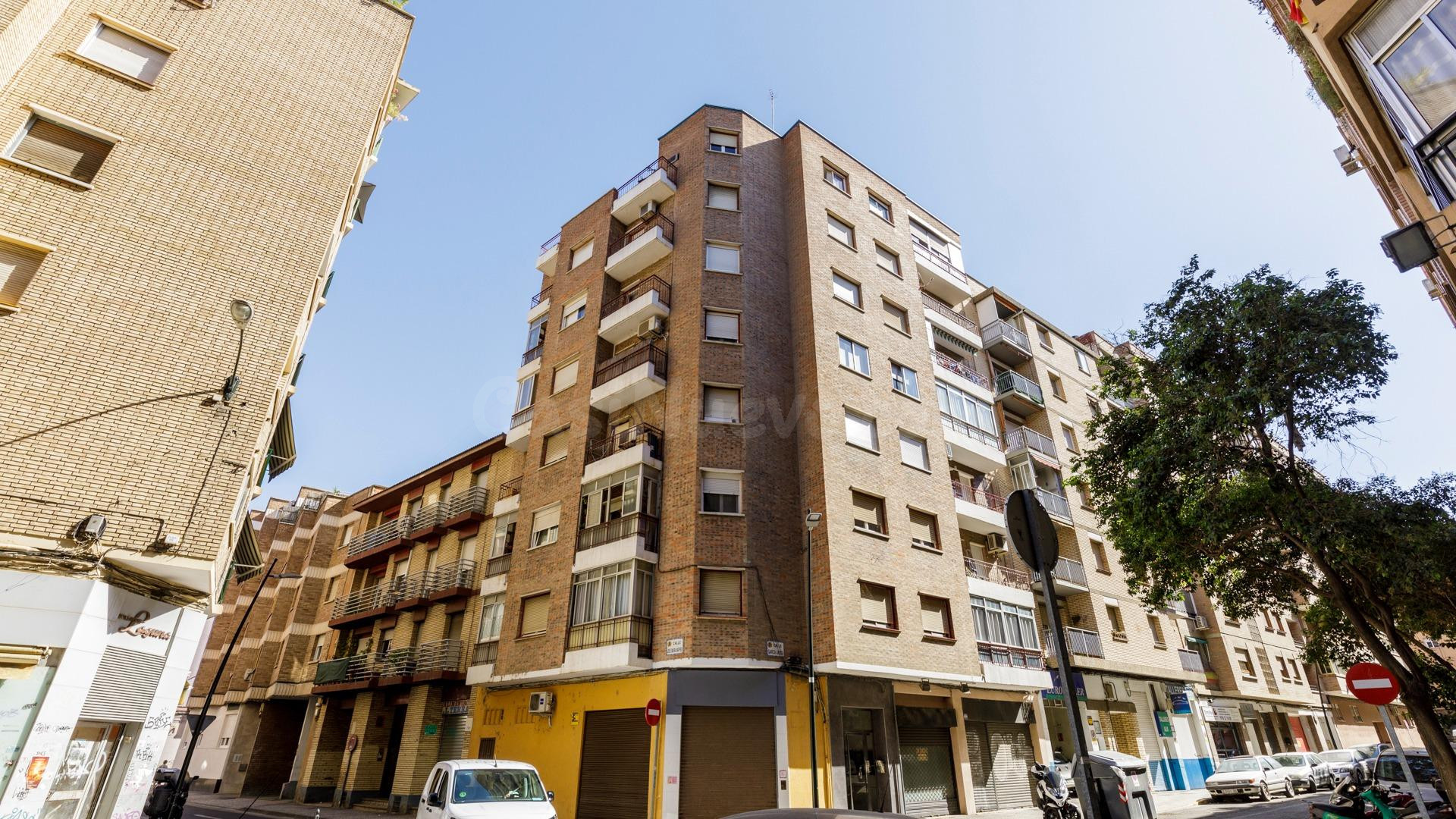 Piso en venta con terraza de 19 m2, trastero y garaje en Arr