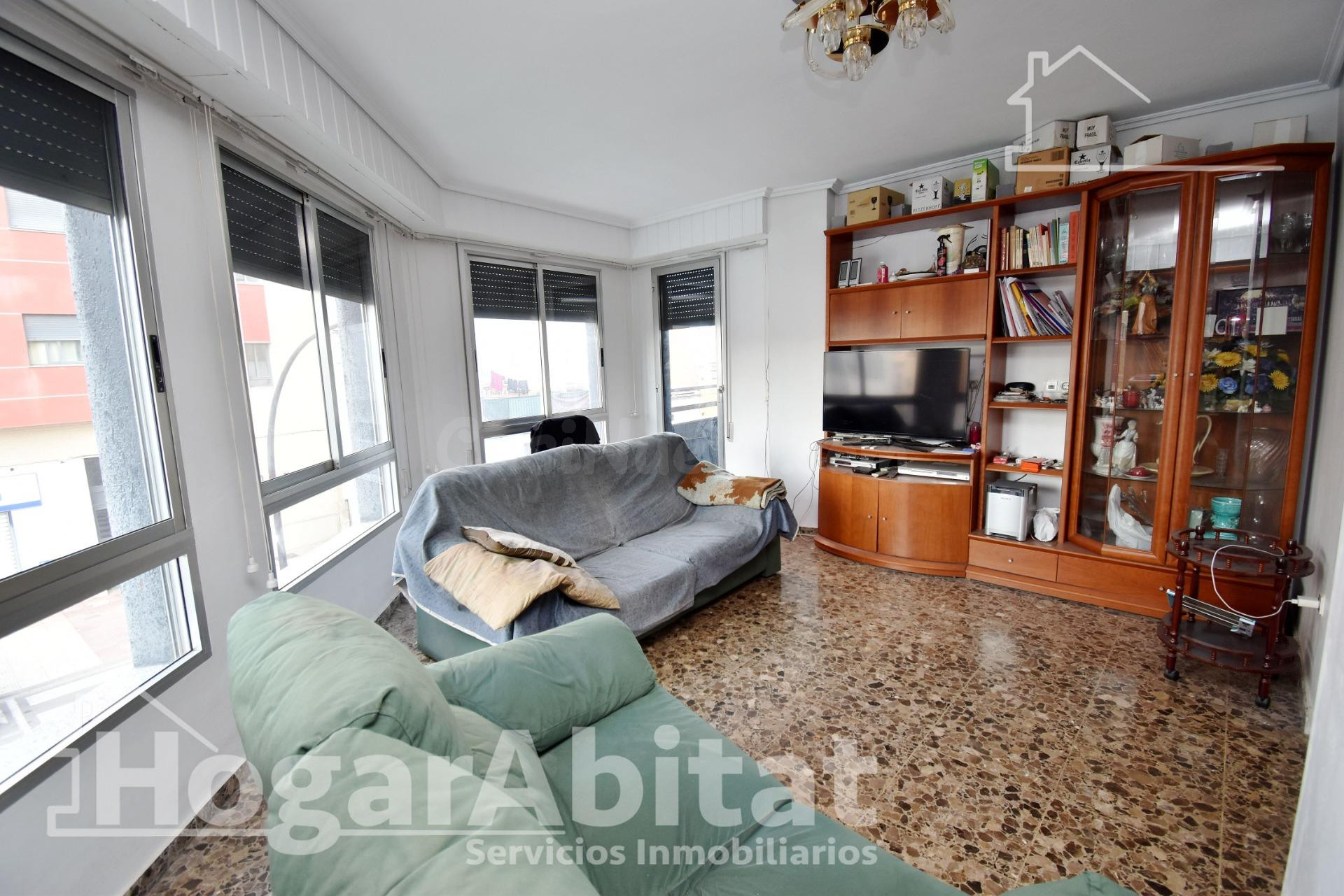 ¡OPORTUNIDAD DE INVERSIÓN! EDIFICIO DE CINCO ALTURAS CON LOC - foto 2