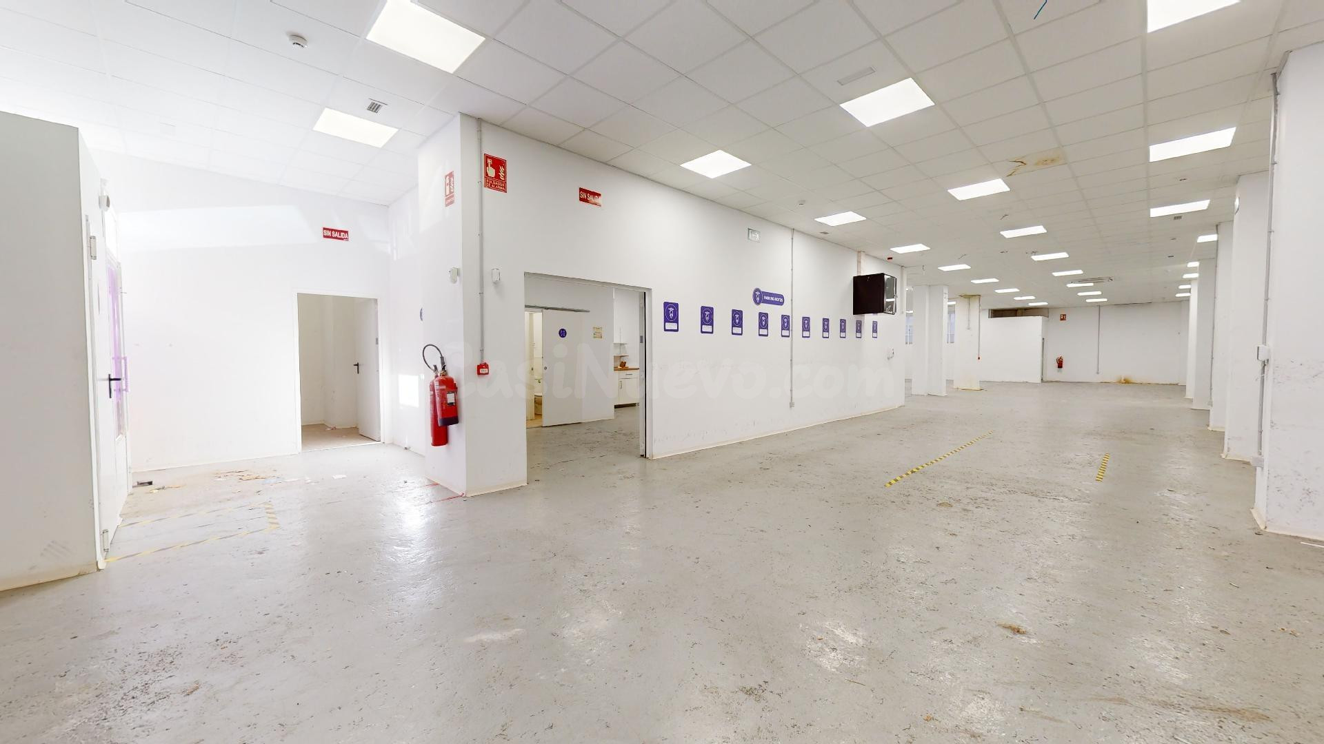 Local comercial de 586 m2 en venta en Las Fuentes, Zaragoza  - foto 2