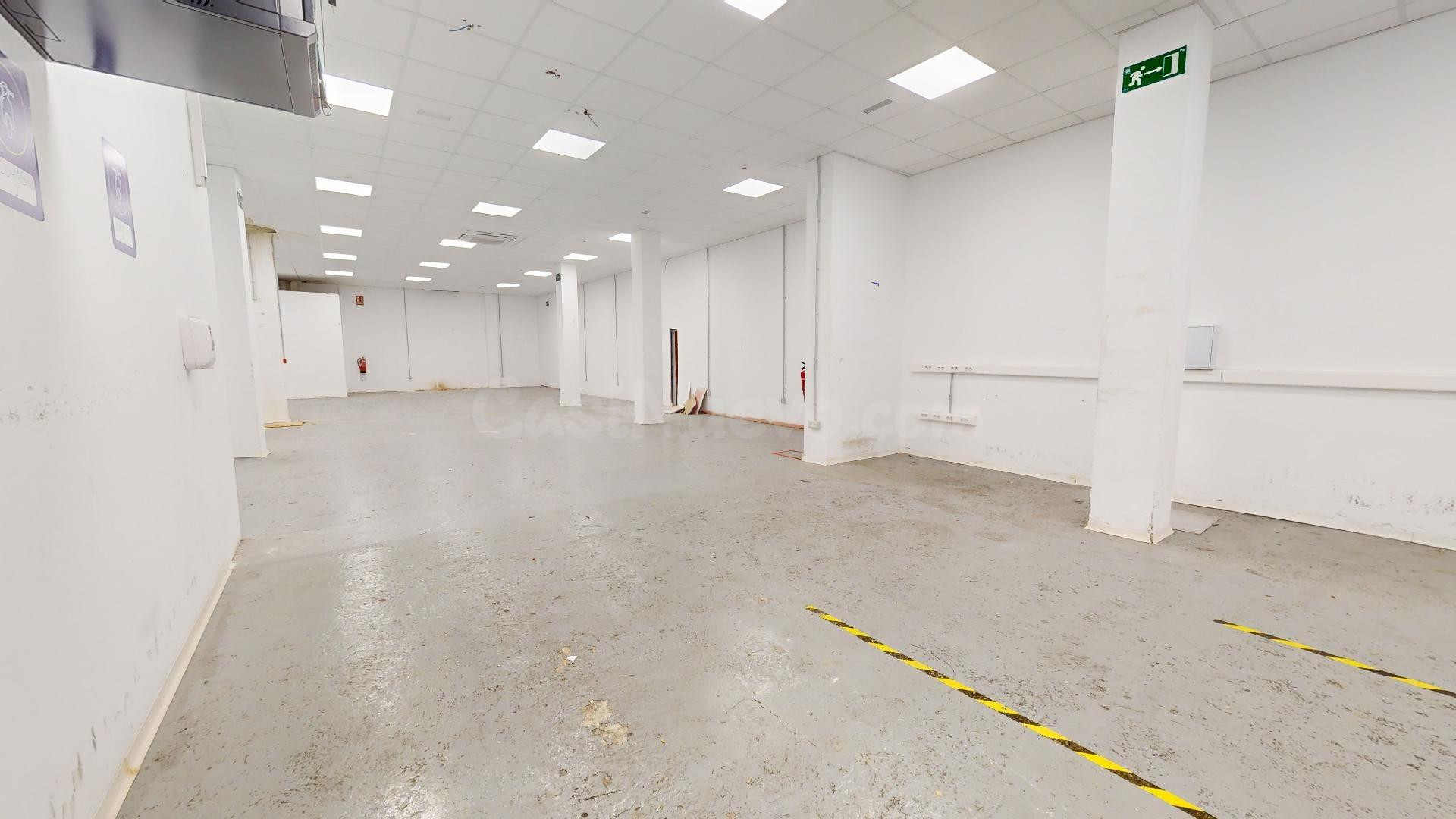 Local comercial de 586 m2 en venta en Las Fuentes, Zaragoza  - foto 4