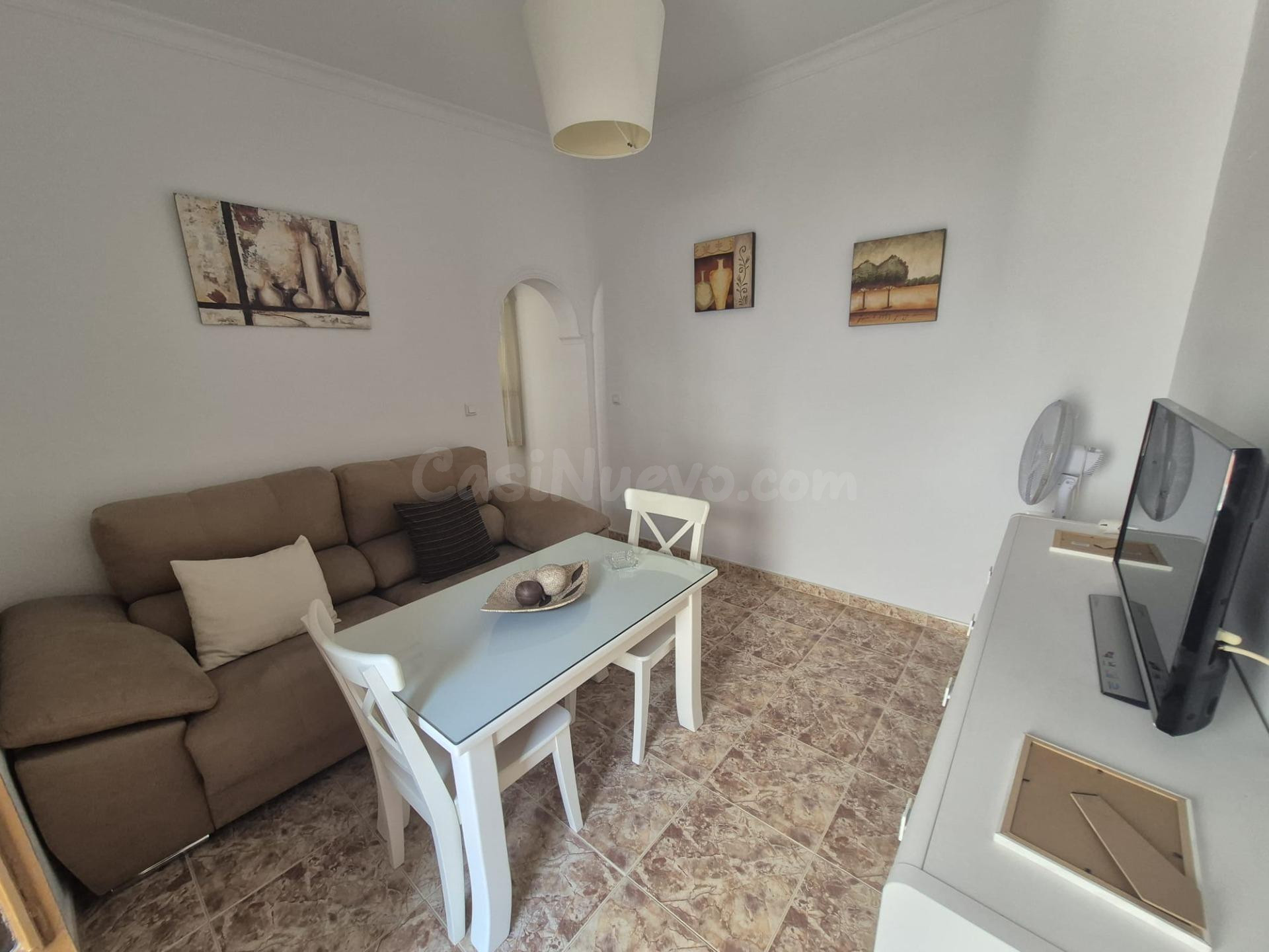 SE VENDE CASA EN PATIO DE VECINOS EN ZONA BARRIO BAJO