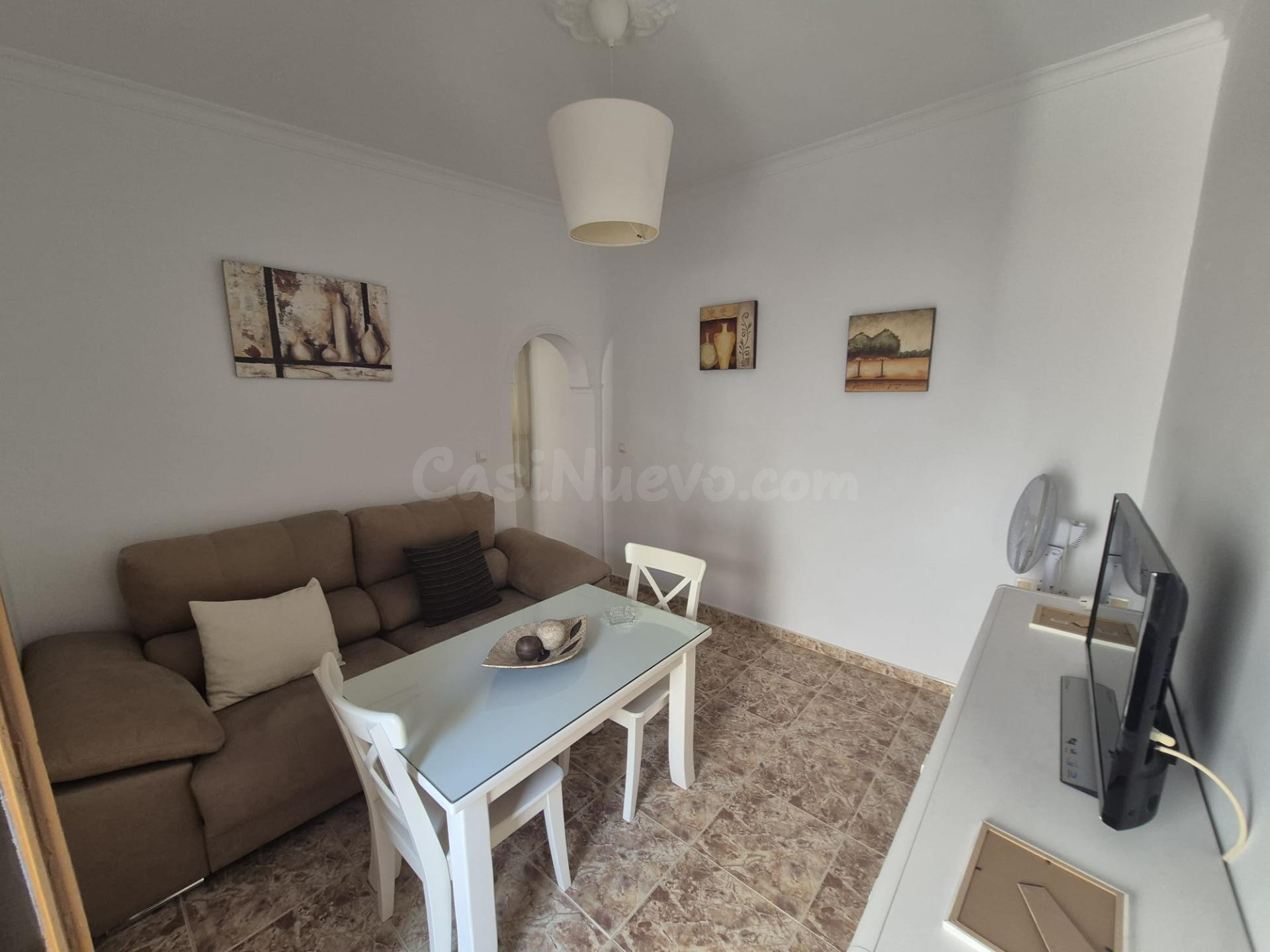SE VENDE CASA EN PATIO DE VECINOS EN ZONA BARRIO BAJO - foto 2