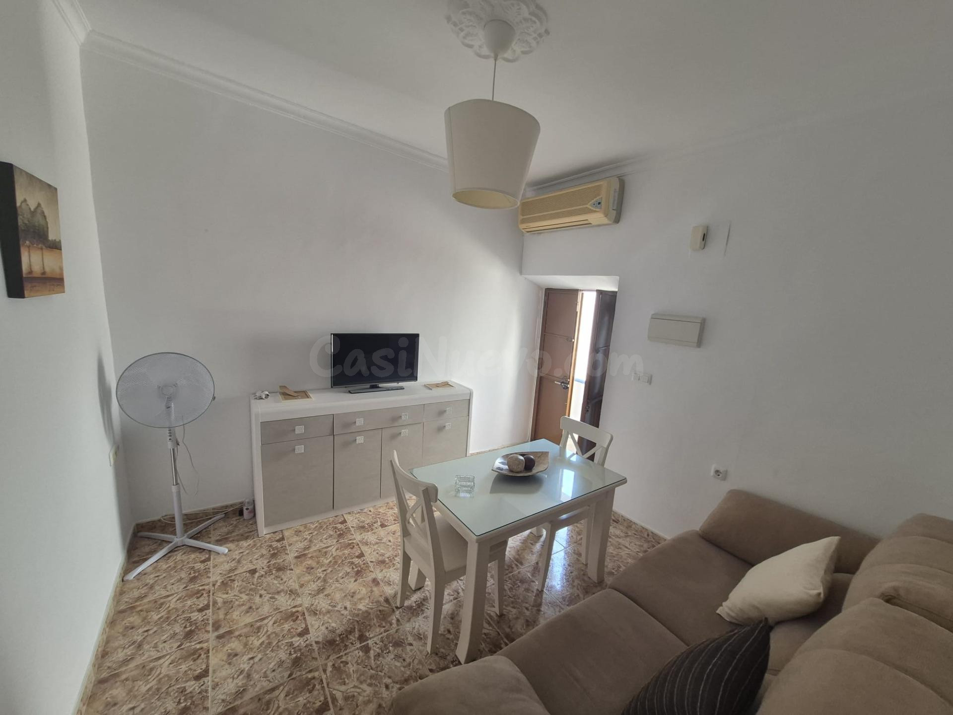 SE VENDE CASA EN PATIO DE VECINOS EN ZONA BARRIO BAJO - foto 5