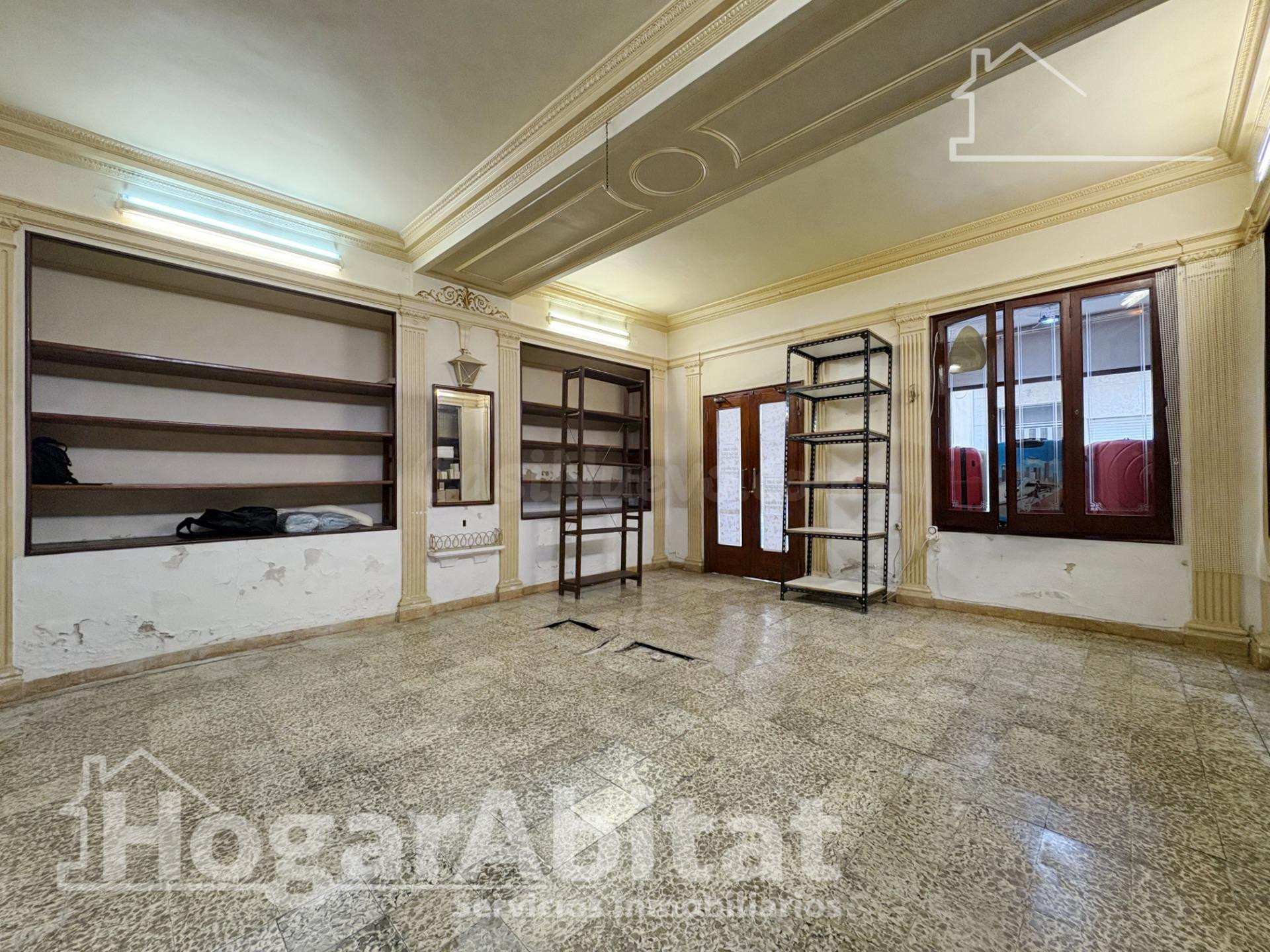 ESPACIOSA CASA CON LOCAL COMERCIAL Y GARAJE EN EL CENTRO - foto 4