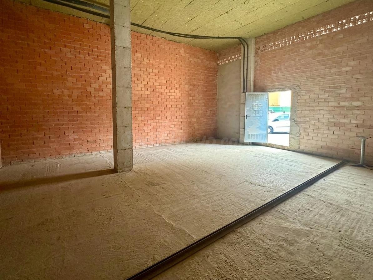 Local comercial en Sarriguren - foto 4