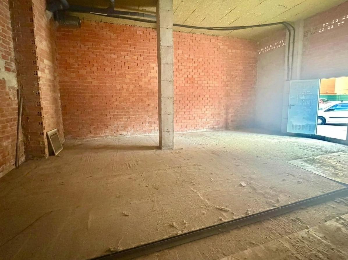 Local comercial en Sarriguren - foto 5