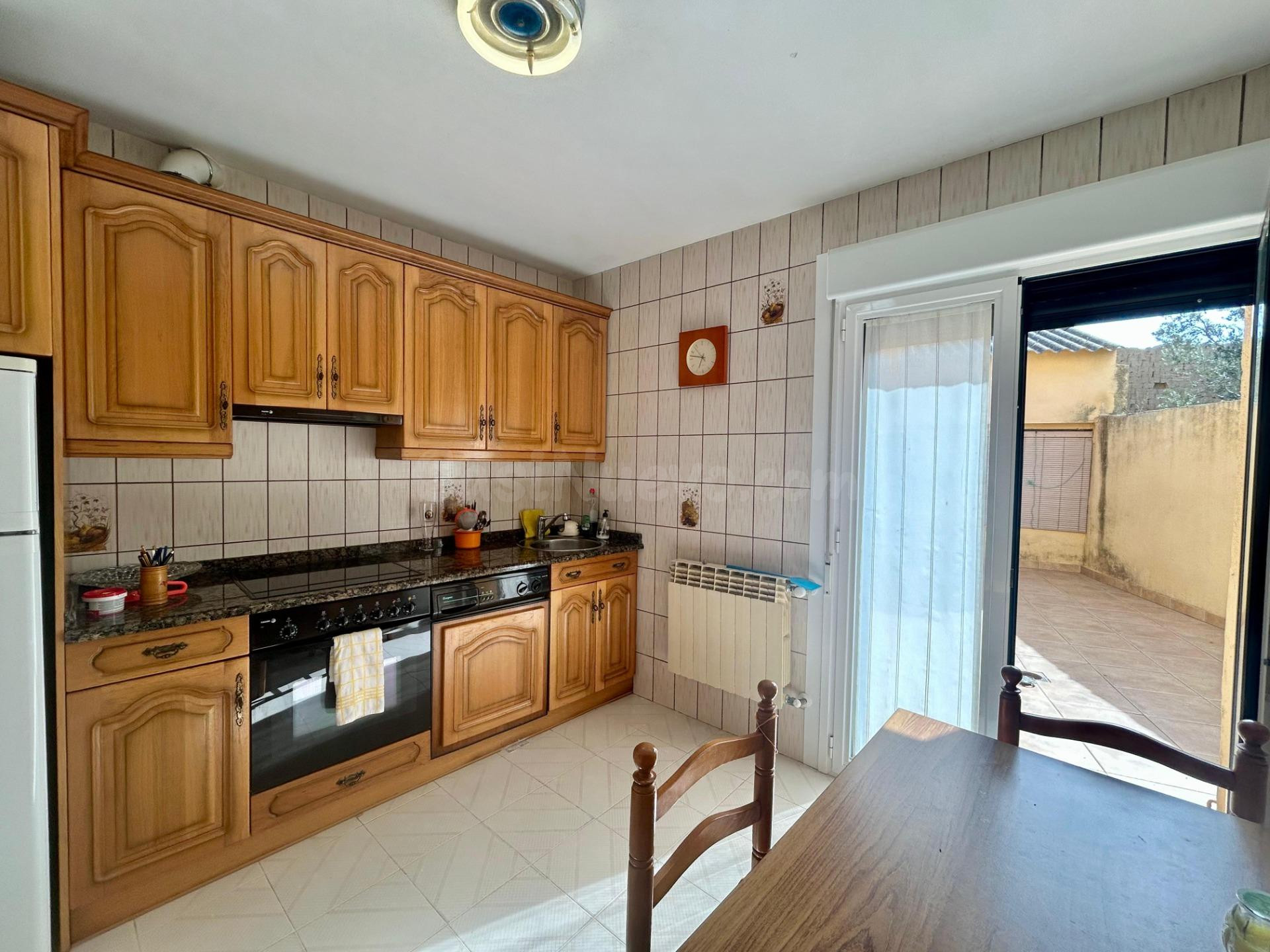 ¡Casa de pueblo con patio, txoko, terraza y mucho potencial! - foto 4