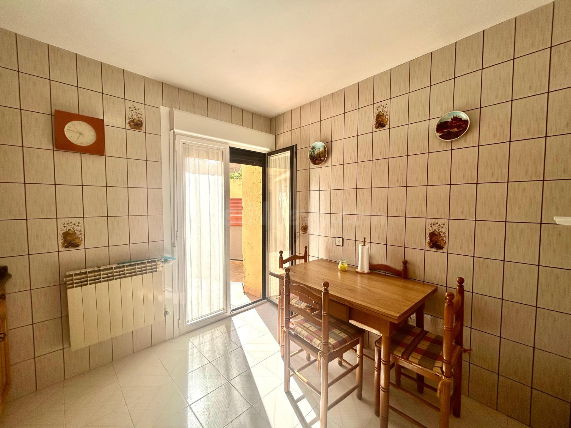 ¡Casa de pueblo con patio, txoko, terraza y mucho potencial! - foto 5