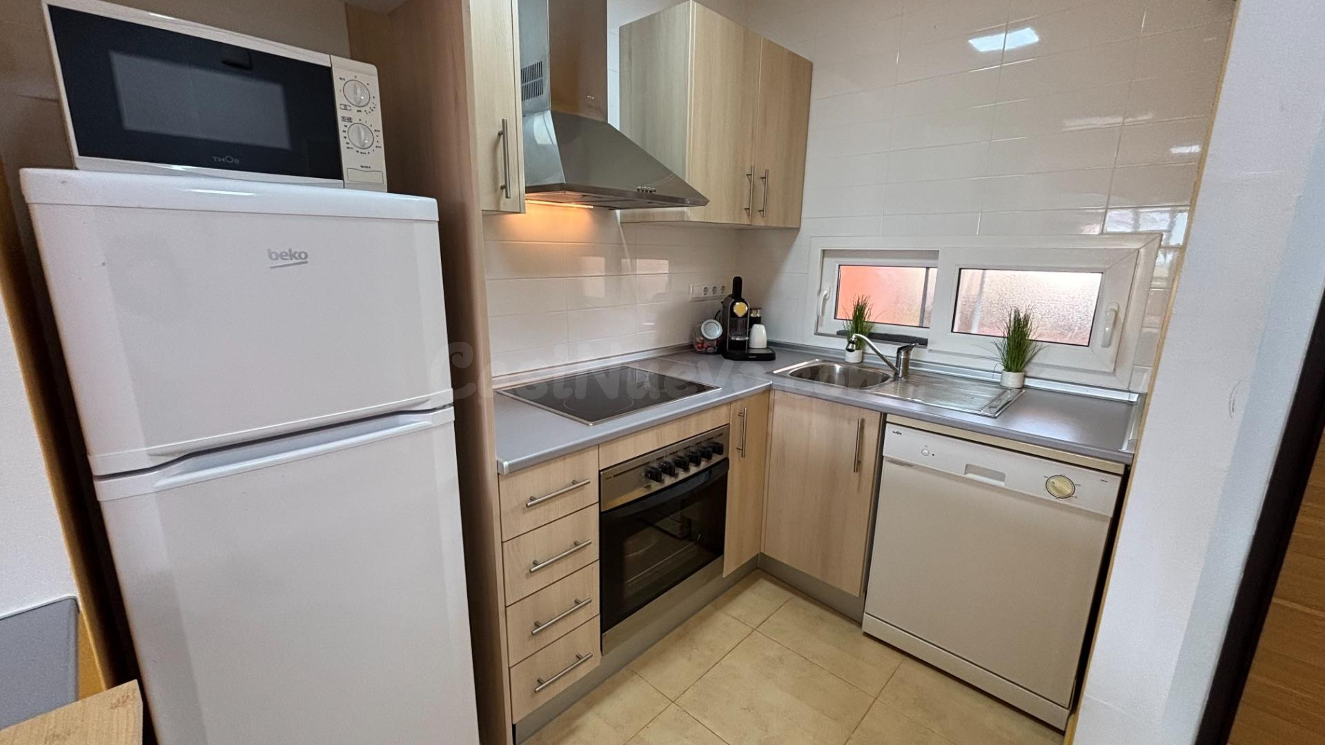 Apartamento con orientación sur, vistas al lago y piscina co - foto 3