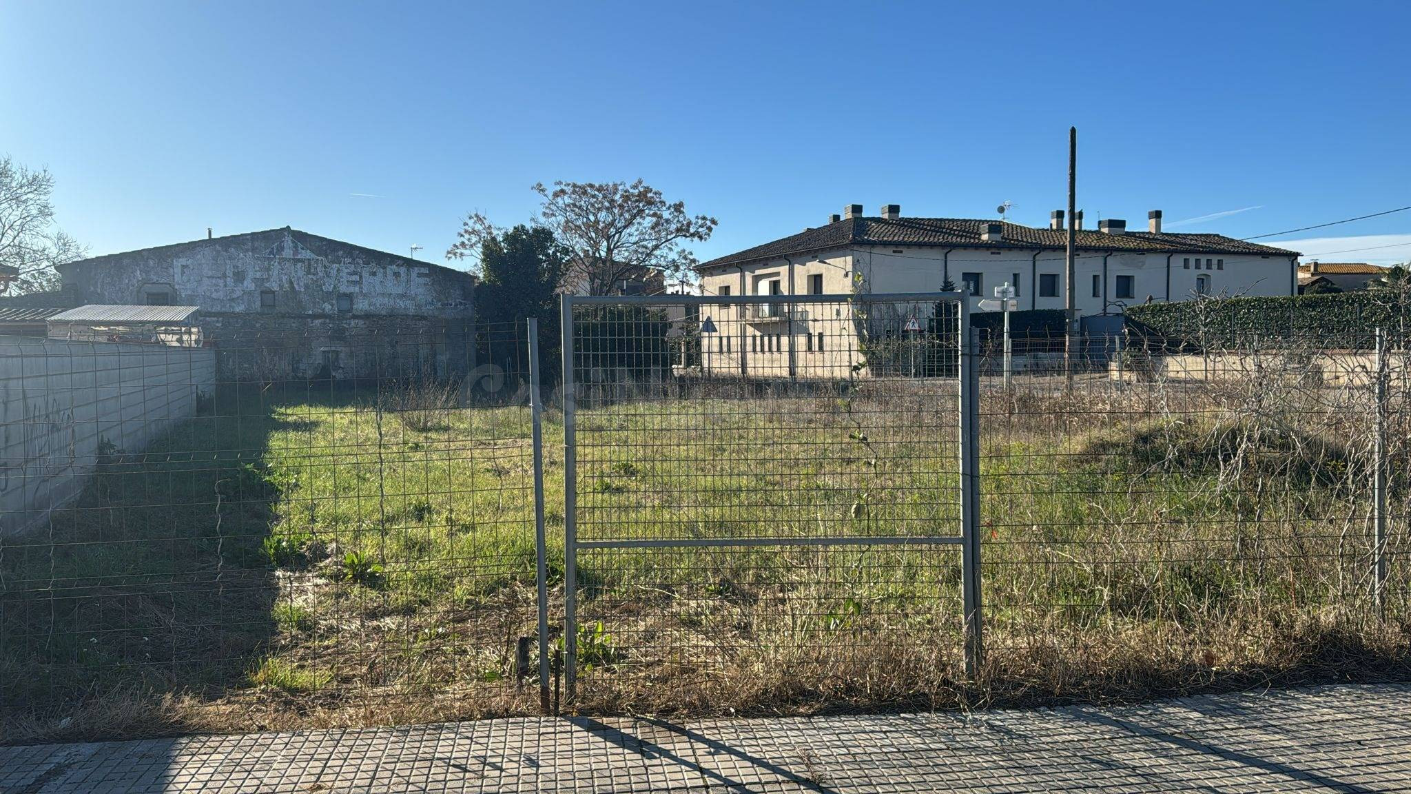 Oportunidad de Inversión en Viladamat: Parcela Disponible - foto 2