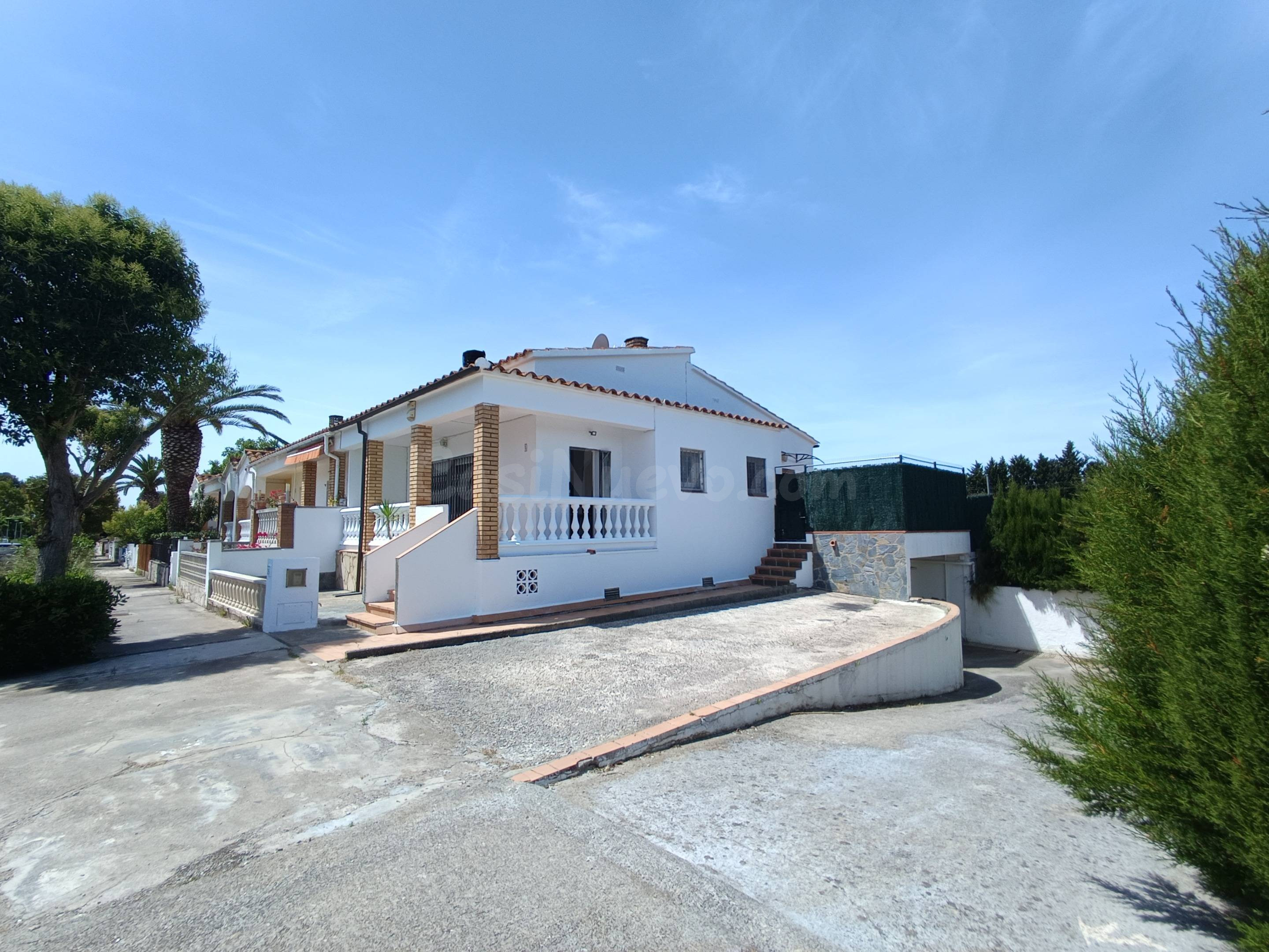 Encantadora casa en l’Amfora, Sant Pere Pescador, a solo 5 m