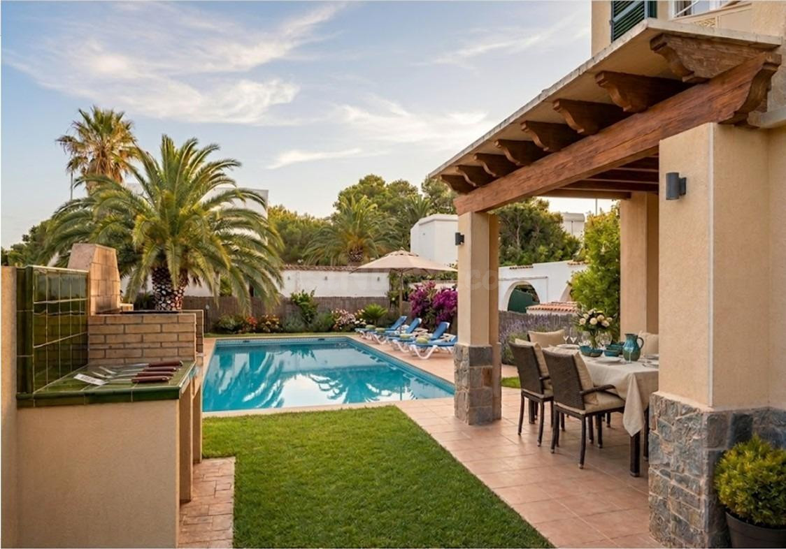 Chalet con Licencia Turística en Cala Blanca: Piscina y a 30