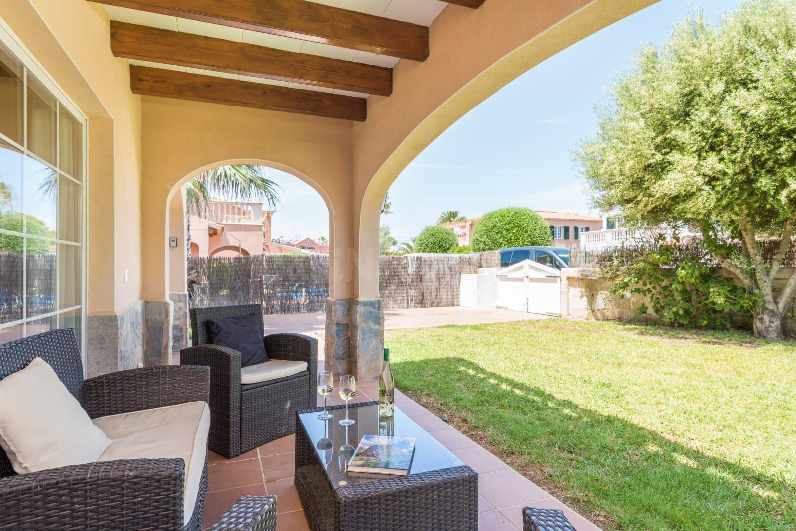 Chalet con Licencia Turística en Cala Blanca: Piscina y a 30 - foto 5