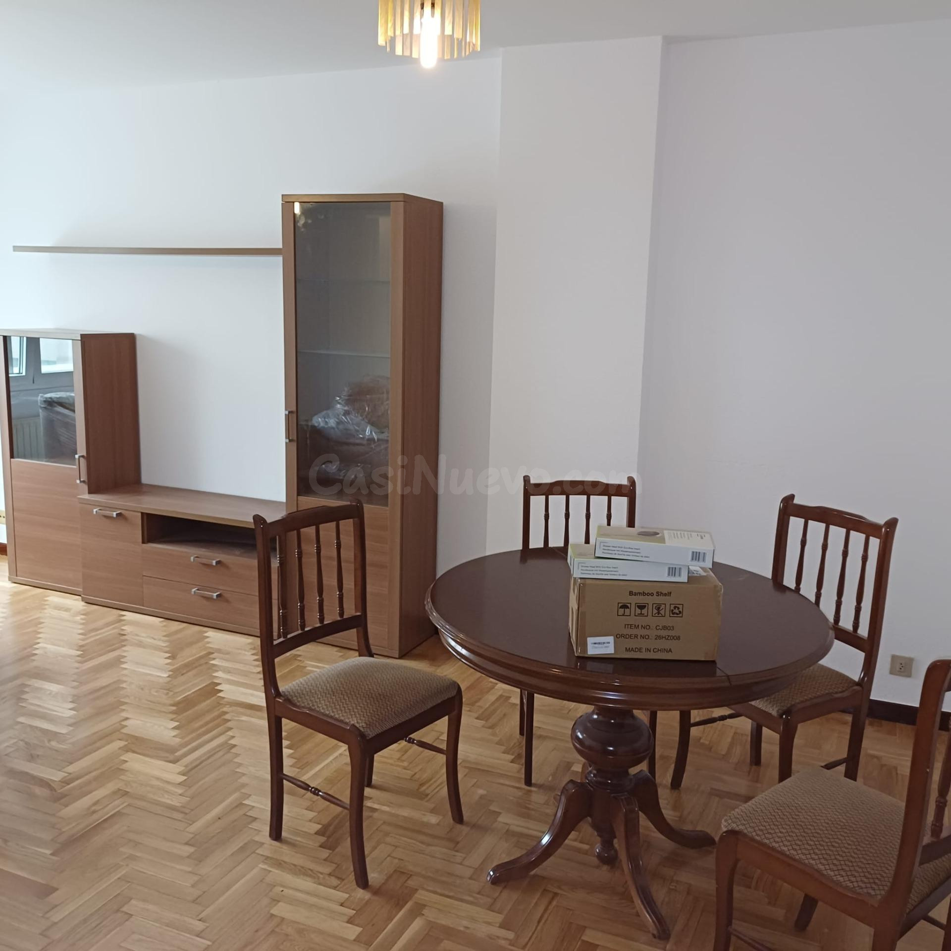 SE ALQUILA PISO DE TRES habitaciones EN AREA CENTRAL