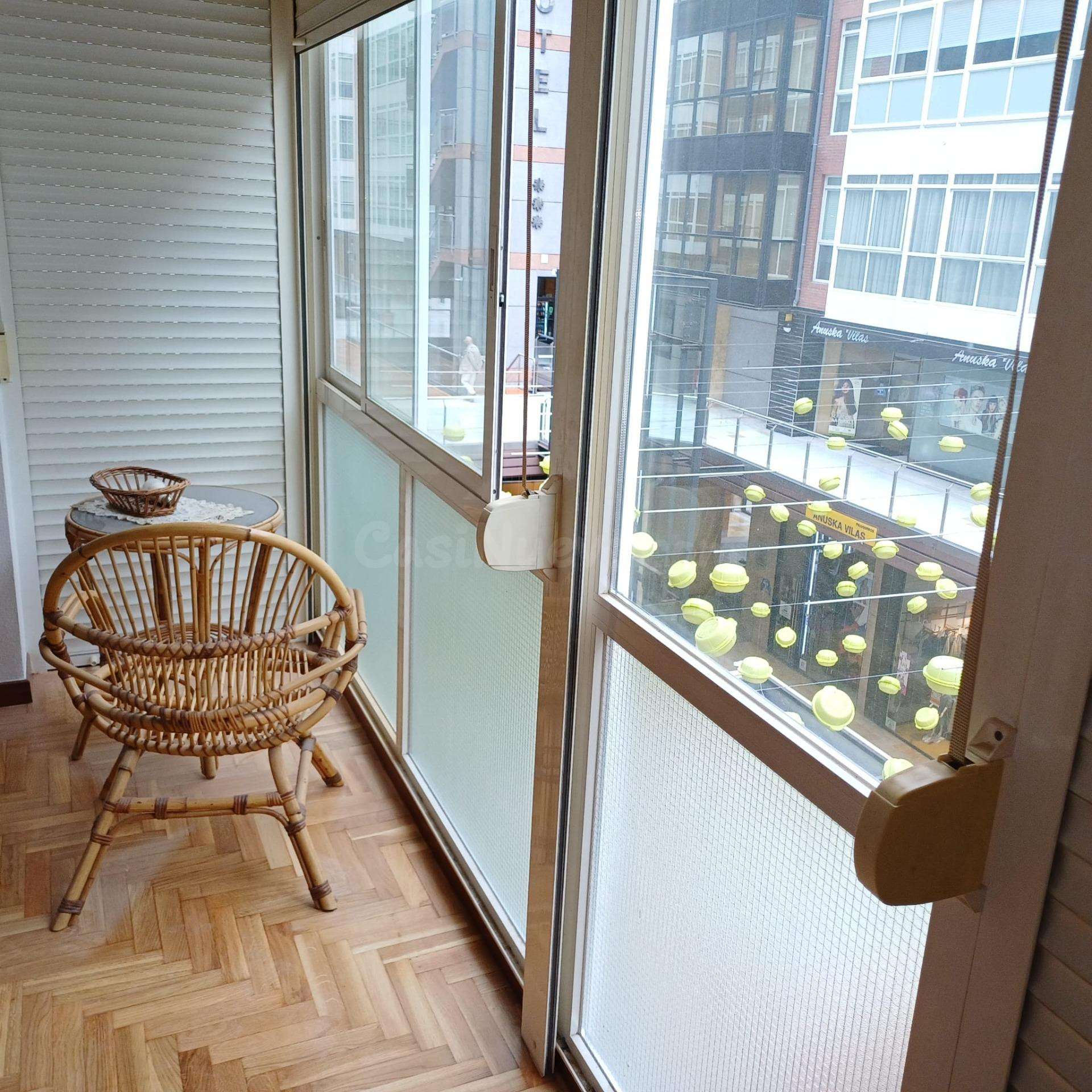 SE ALQUILA PISO DE TRES habitaciones EN AREA CENTRAL - foto 2