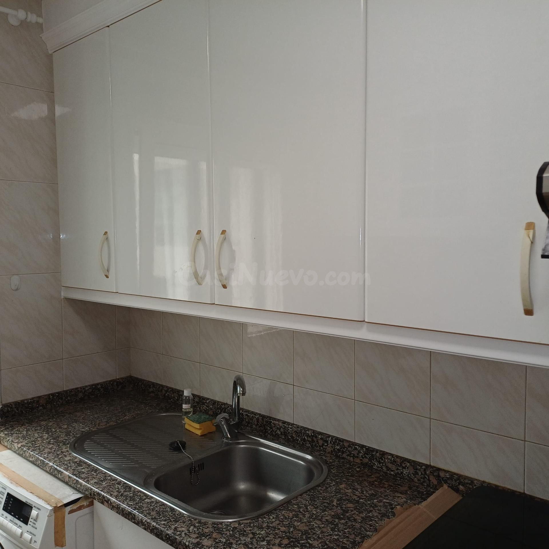 SE ALQUILA PISO DE TRES habitaciones EN AREA CENTRAL - foto 4