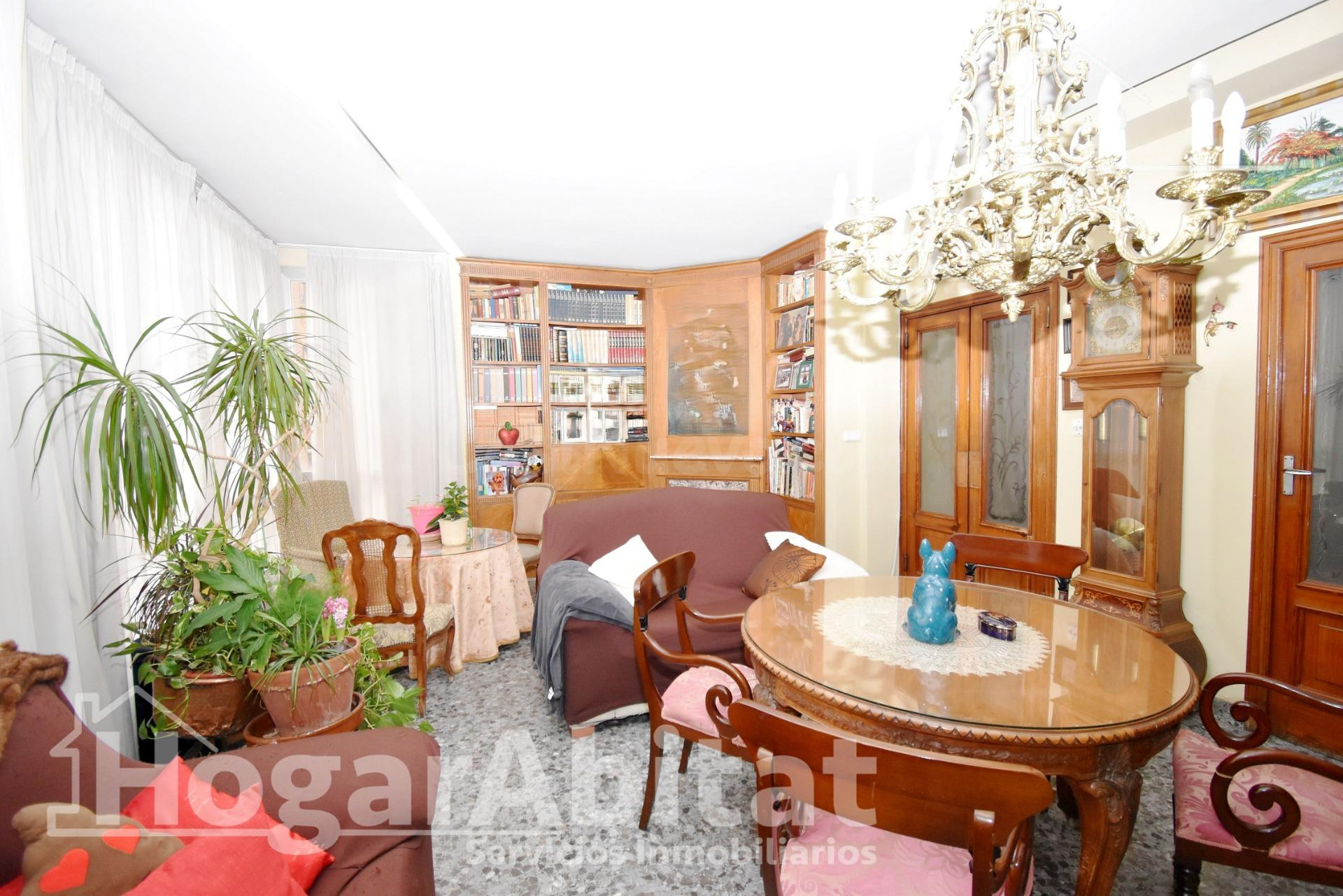 CASA SEMIREFORMADA CON GARAJE Y DOS TERRAZAS, EN EL CENTRO - foto 5