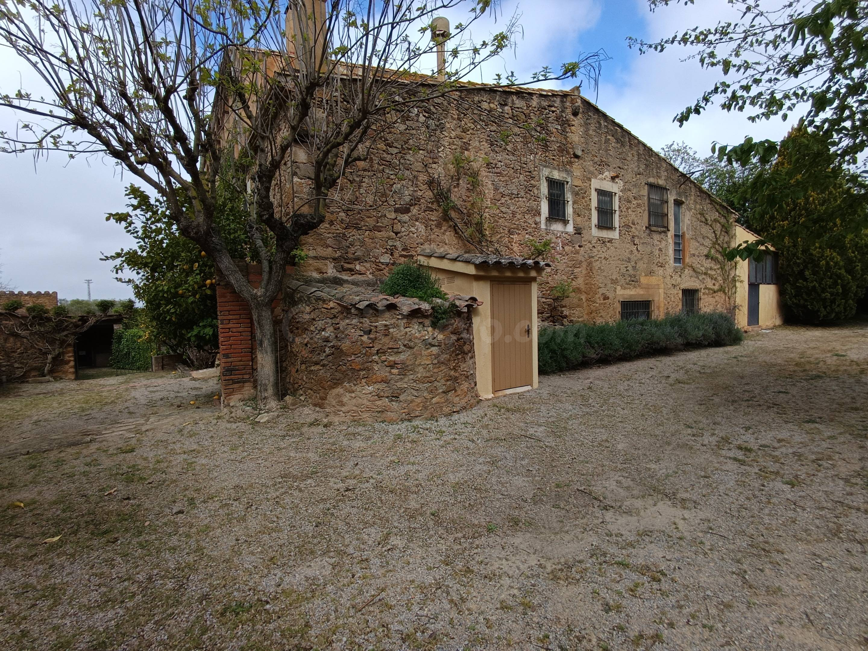 PERATALLADA | Exclusiva masía del siglo XVIII restaurada con - foto 2