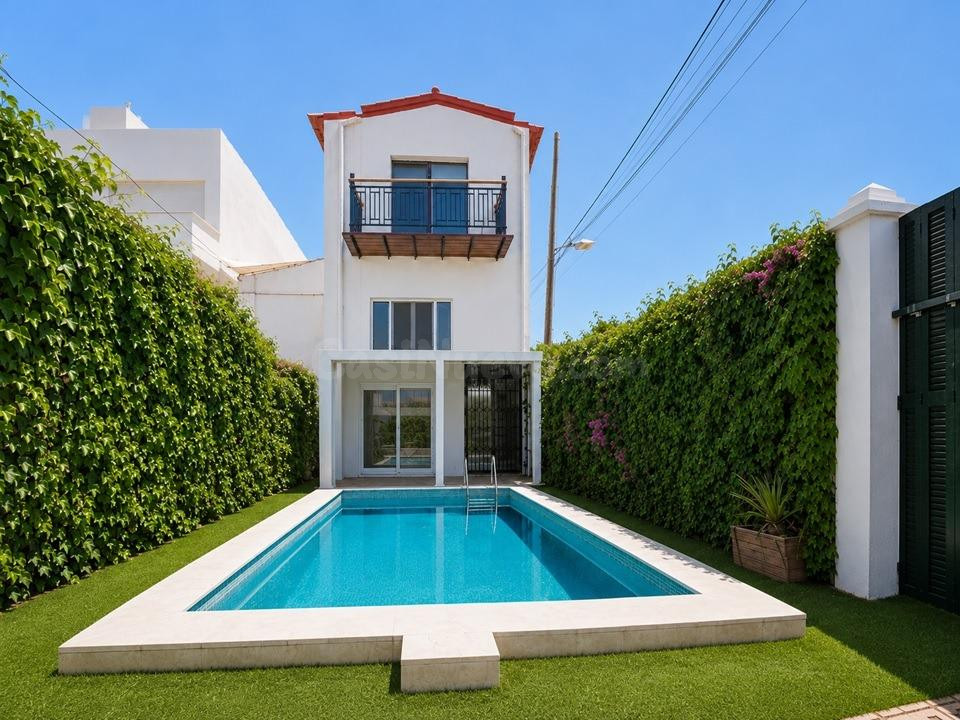 Casa de pueblo con jardín y piscina M-8266
