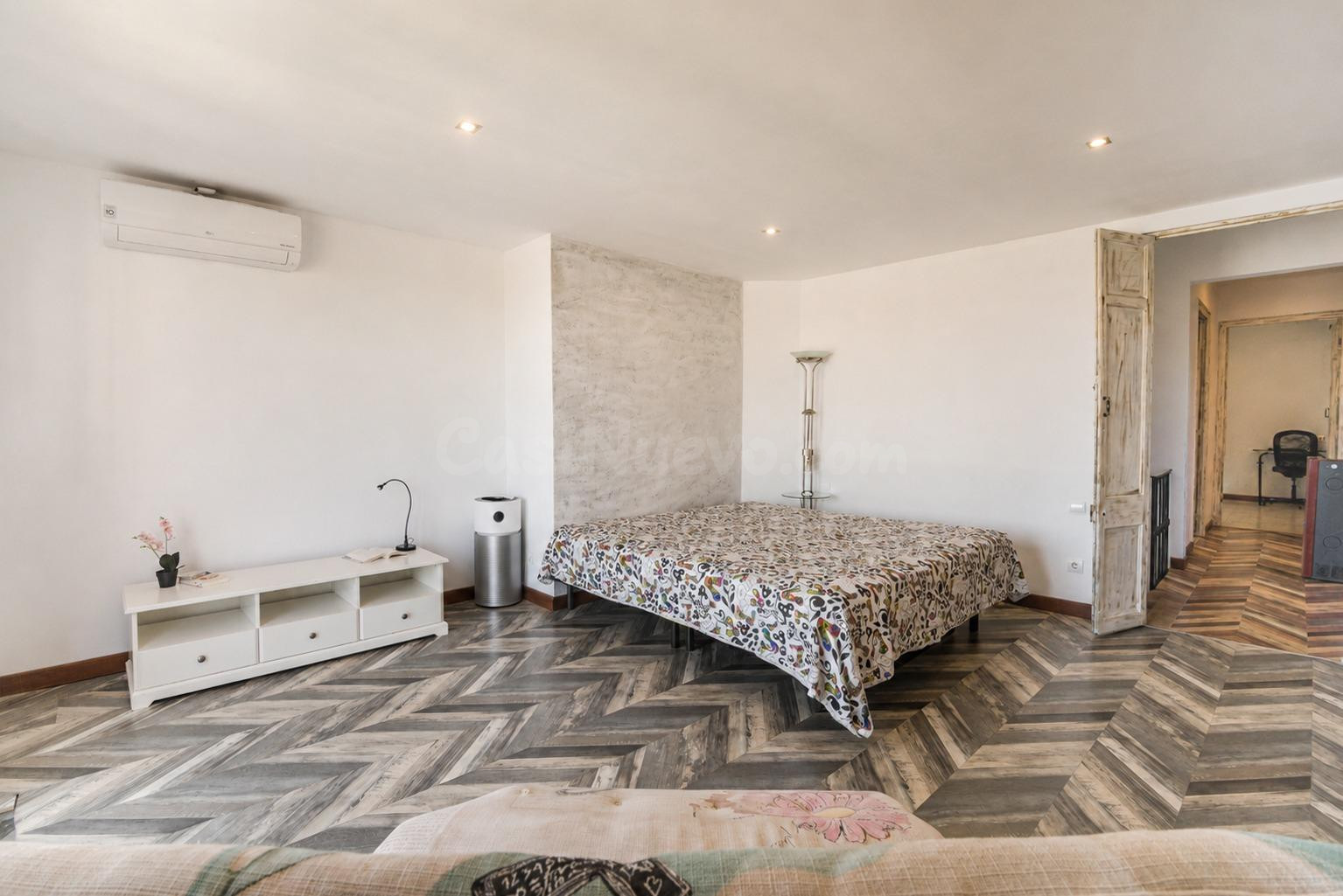 Casa de pueblo con jardín y piscina M-8266 - foto 5