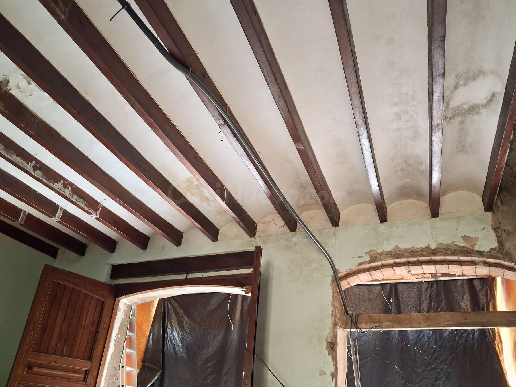 GRAN VIVIENDA SEÑORIAL SITUADA EN EL CENTRO DE LA POBLACIÓN - foto 4
