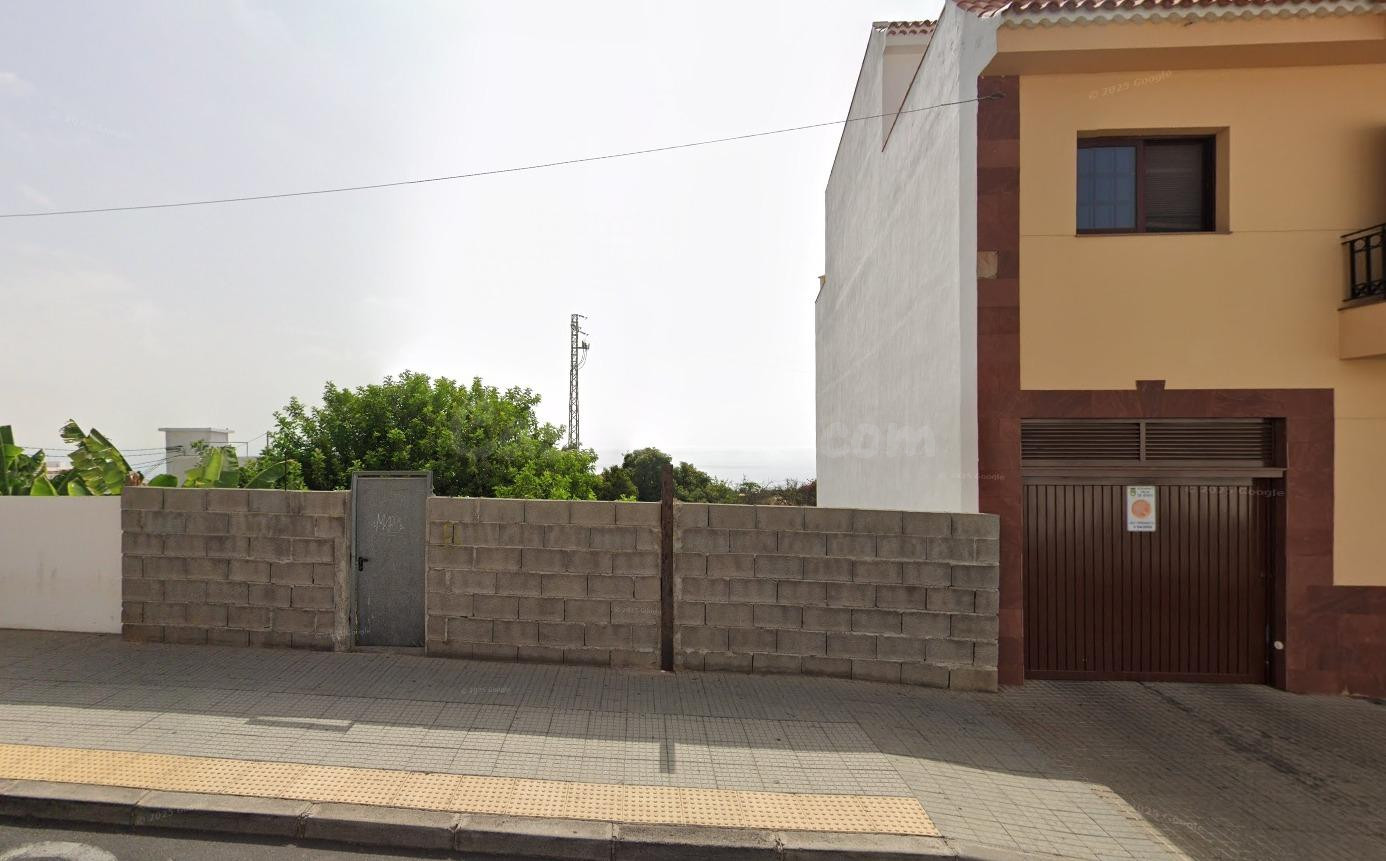 TINERCASA TIENE DISPONIBLE SOLAR URBANO EN PLENO CENTRO DE A - foto 4