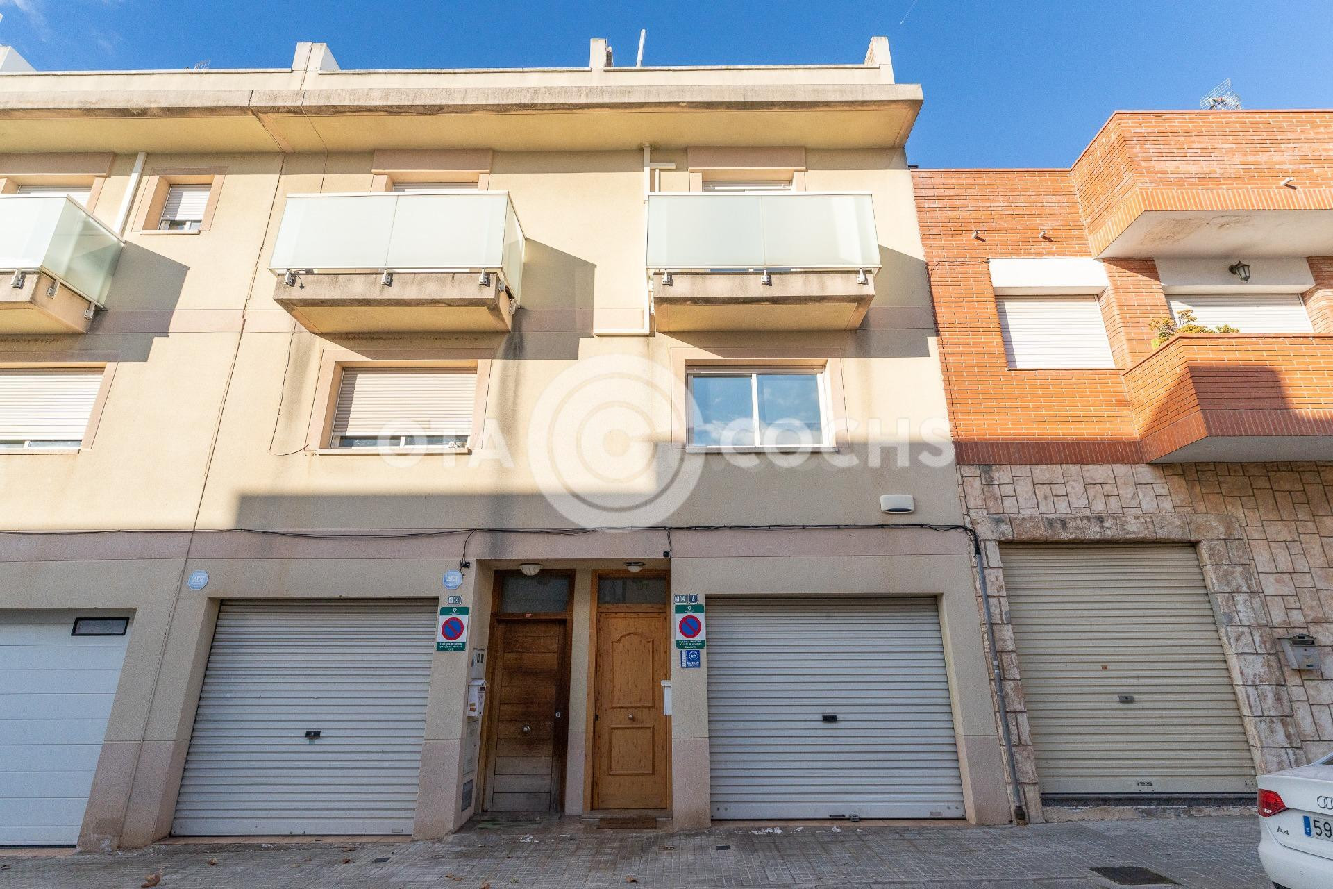 CASA ADOSADA DE 4 habitaciones EN REUS