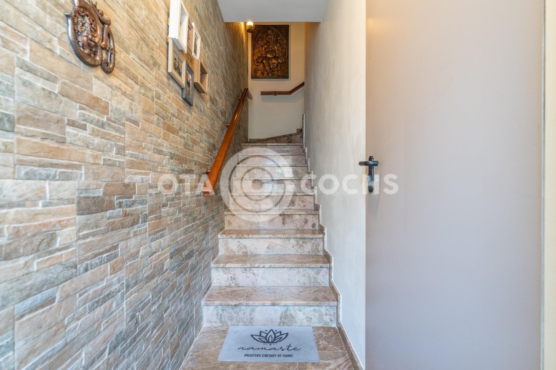 CASA ADOSADA DE 4 habitaciones EN REUS - foto 2