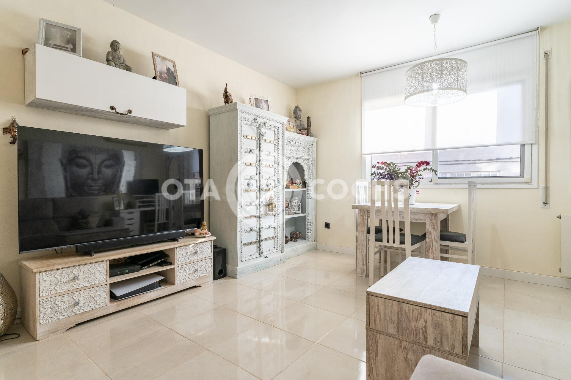 CASA ADOSADA DE 4 habitaciones EN REUS - foto 5