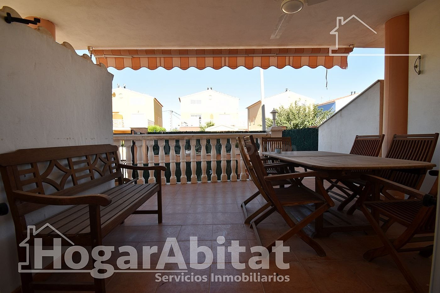 CHALET PAREADO CON TERRAZA Y GARAJE JUNTO A LA PLAYA - foto 4