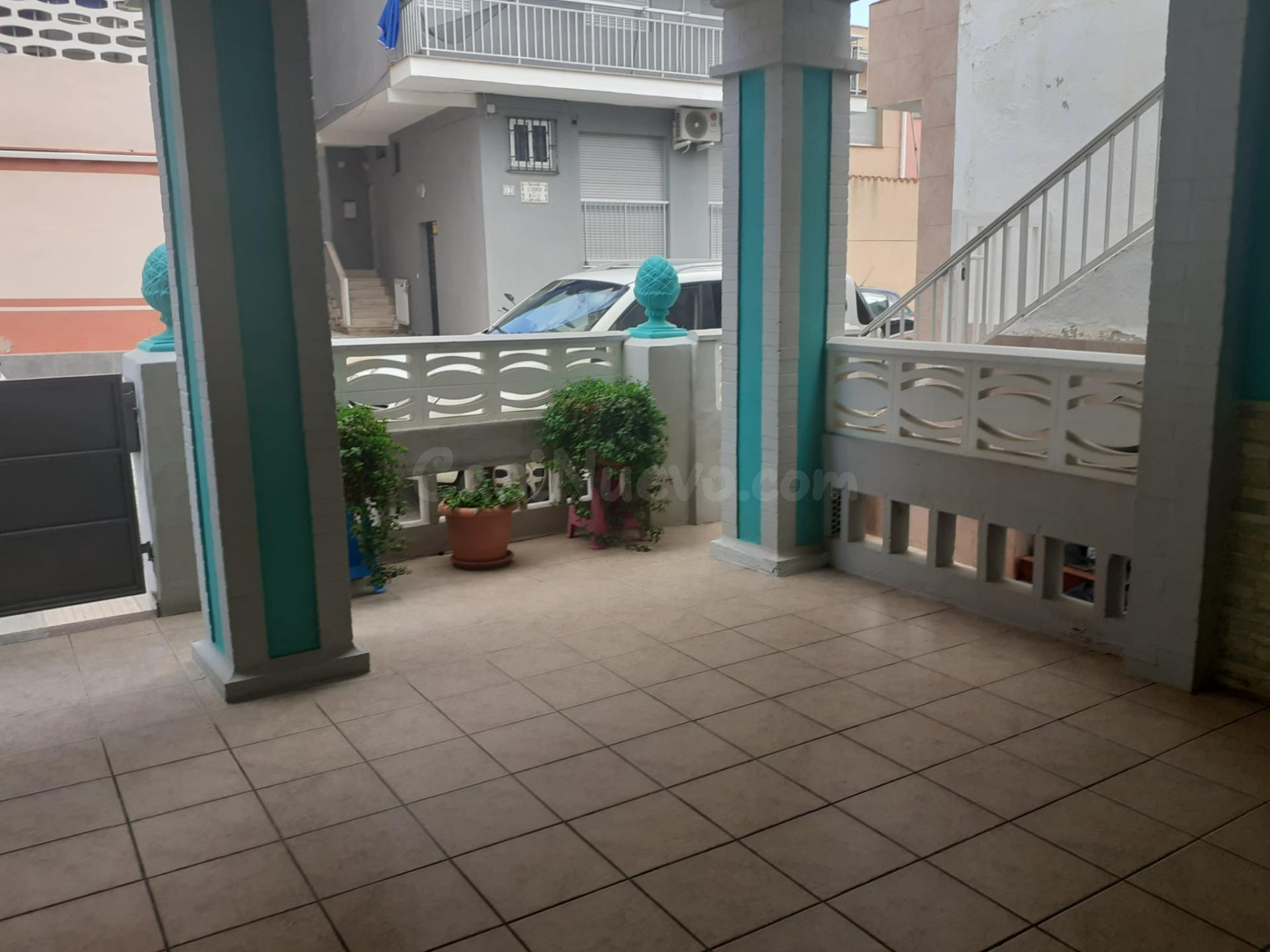 Casita en Playa de Bellreguard, con acceso a dos calles